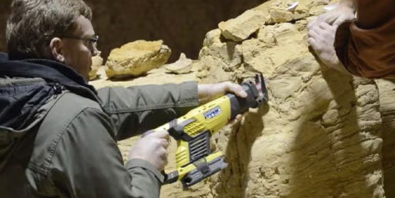 El antiguo sumidero de aguas termales del Mammoth Site funcionó como una trampa natural por sus paredes resbaladizas y su depresión de entre 4 y 5 metros de profundidad (Crédito: Gentileza, estudio Redeterminación de la edad mediante datación por luminiscencia en el yacimiento de los mamuts de Black Hills, Dakota del Sur, EE. UU, publicado en Quaternary Research)