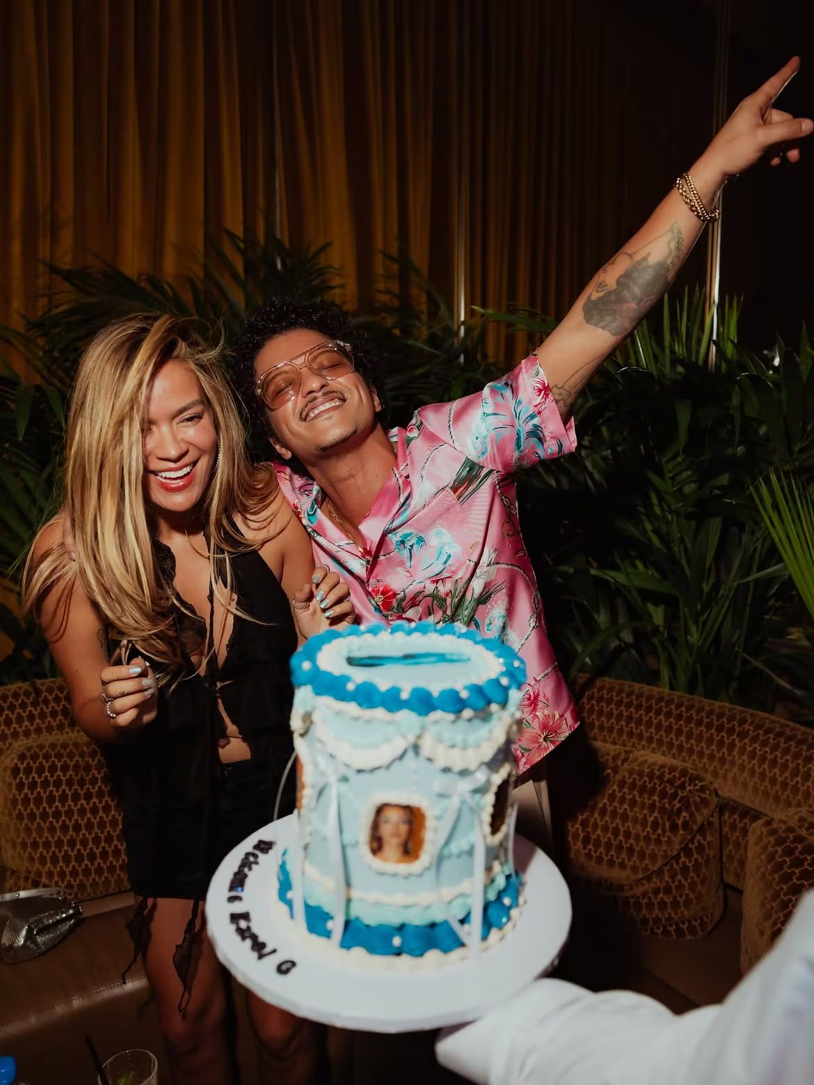 El comentario de Bruno Mars superó los 70 mil me gusta y recibió mensajes de seguidores que celebraron un posible romance - crédito @karolg / Instagram