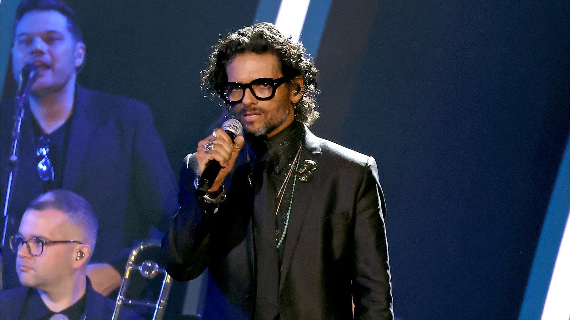 Draco Rosa actuará a las 4:00 p. m. en el escenario Cordillera con clásicos de 'Vagabundo' y de su más reciente placa 'Olas de luz' - crédito AFP
