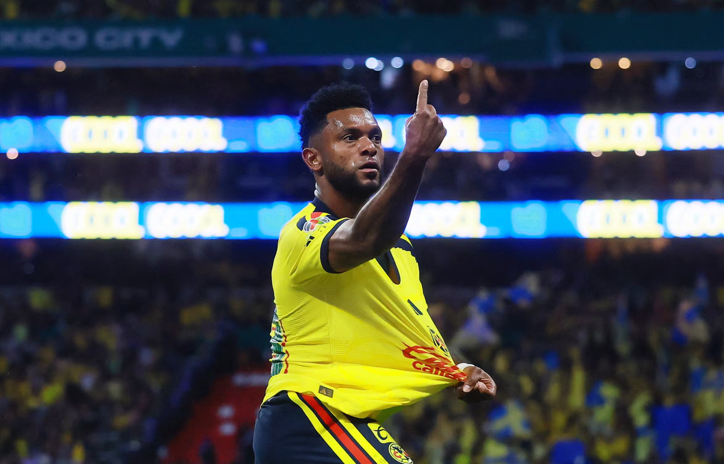 El colombiano Miguel Borja celebra tras anotar uno de sus dos goles con los que América empató ante Guadalajara en el clásico mexicano. Estadio Azteca, Ciudad de México, México. 19 de septiembre de 2026. (REUTERS/Eloisa Sánchez)