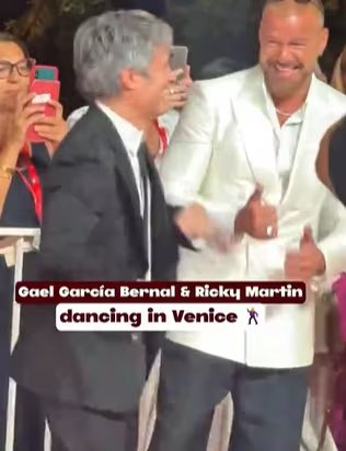 Ricky Martin aparece como un actor dentro de Hombre al agua