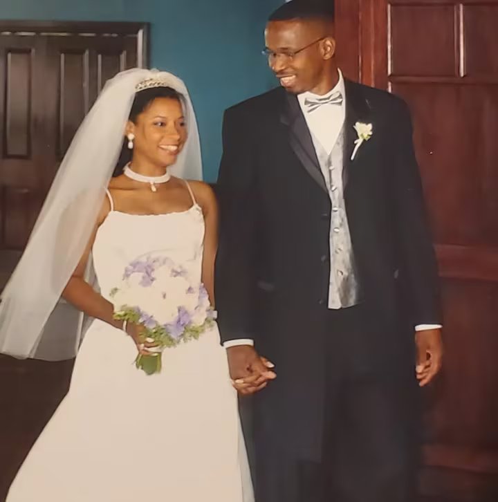 Genelle Guzmán-McMillan y Roger McMillan se casaron en el City Hall de Manhattan el 7 de noviembre de 2001 (Foto de Genelle Guzman-McMillan)