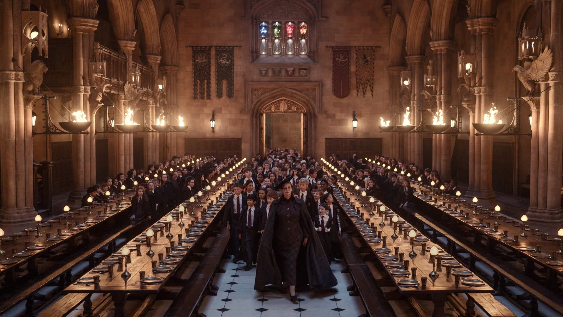 La serie de Harry Potter en HBO pone en primer plano el primer año en Hogwarts con clases, compañeros nuevos y más espacio para el quidditch (HBO Max)