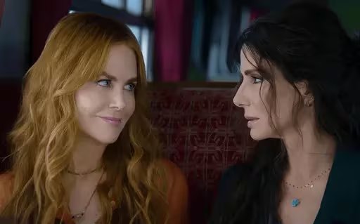 La película de 'Hechizo de amor' recibió elogios por la actuación de Sandra Bullock y Nicole Kidman. (Captura de video)