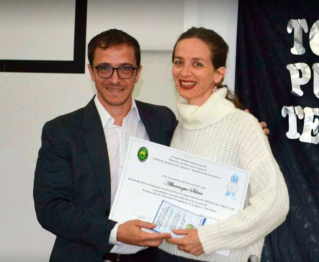 En 2022, Silvia se graduó de profesora de Literatura