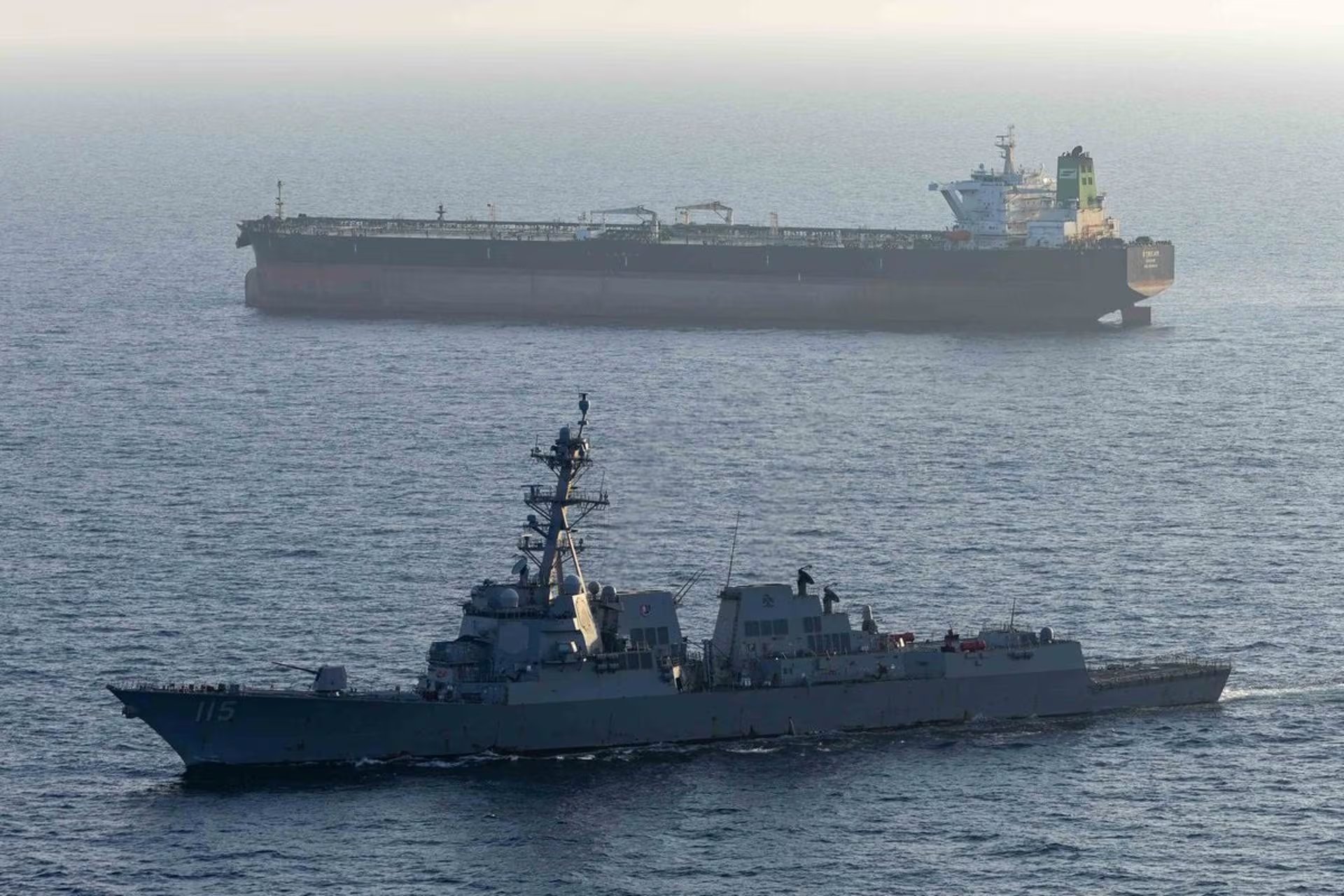 El estrecho de Ormuz volvió al centro de la confrontación entre Irán y Estados Unidos por su peso en el comercio energético, el transporte marítimo y las exportaciones petroleras.