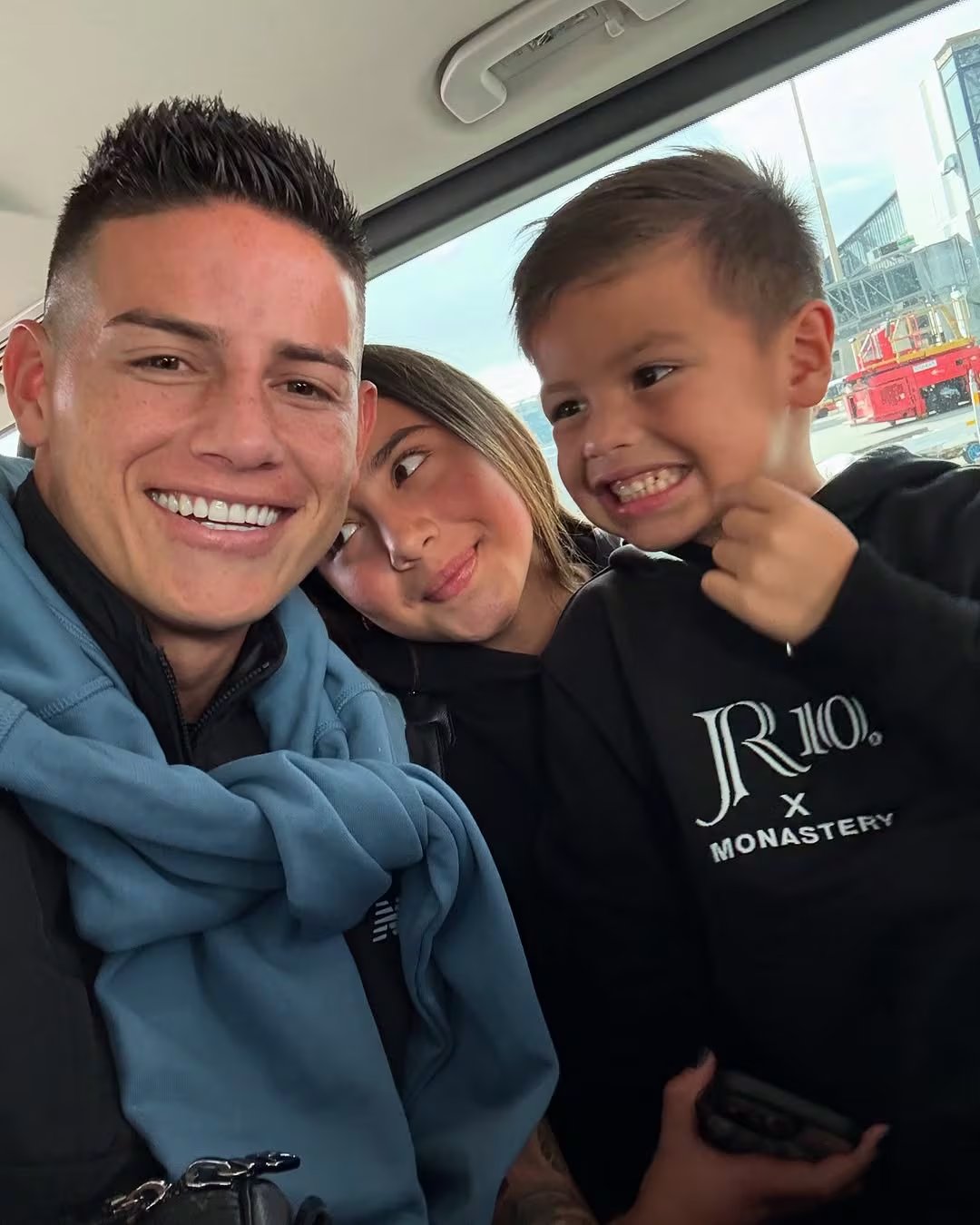 El capitán de la selección Colombia afirmó que Salomé y Samuel son seguidores de Atlético Nacional y celebraron el fichaje - crédito @jamesrodriguez10/Instagram