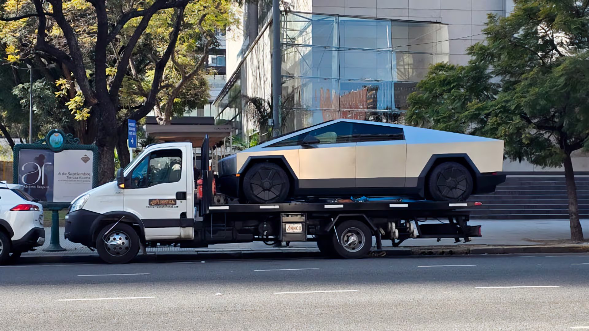Según un importador, el precio de una Cybertruck puede llegar a los USD 300.000 en Argentina. (Infobae Argentina)