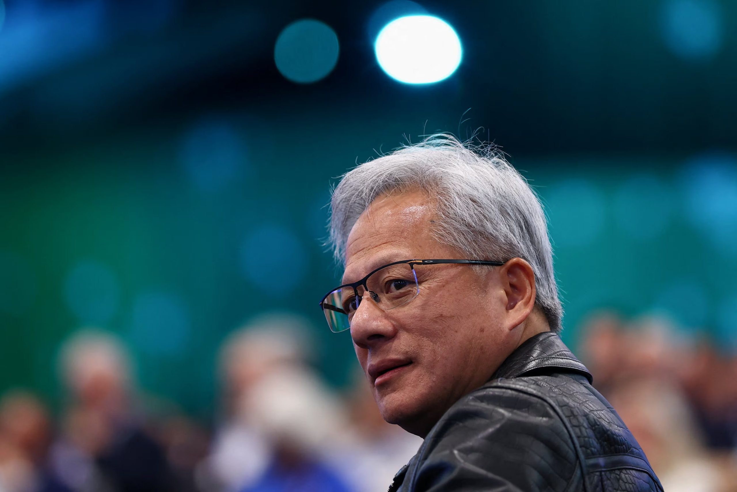 Jensen Huang señaló que las empresas de IA son responsables de la seguridad de sus modelos y que deben de evaluarlos antes de sacarlos al mercado. REUTERS/Carlos Barria