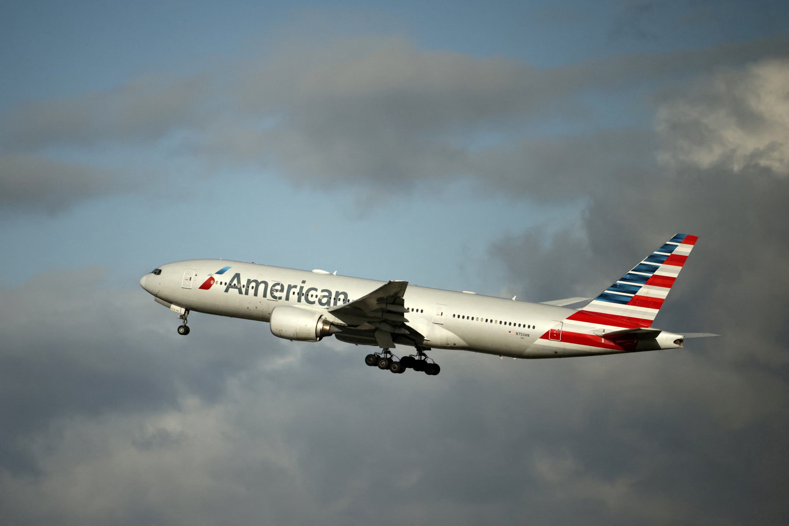 El incidente ocurrió el 14 de mayo a bordo del vuelo 1276 de American Airlines, con origen en Charlotte y destino a Los Ángeles (REUTERS/Sarah Meyssonnier/File Photo)