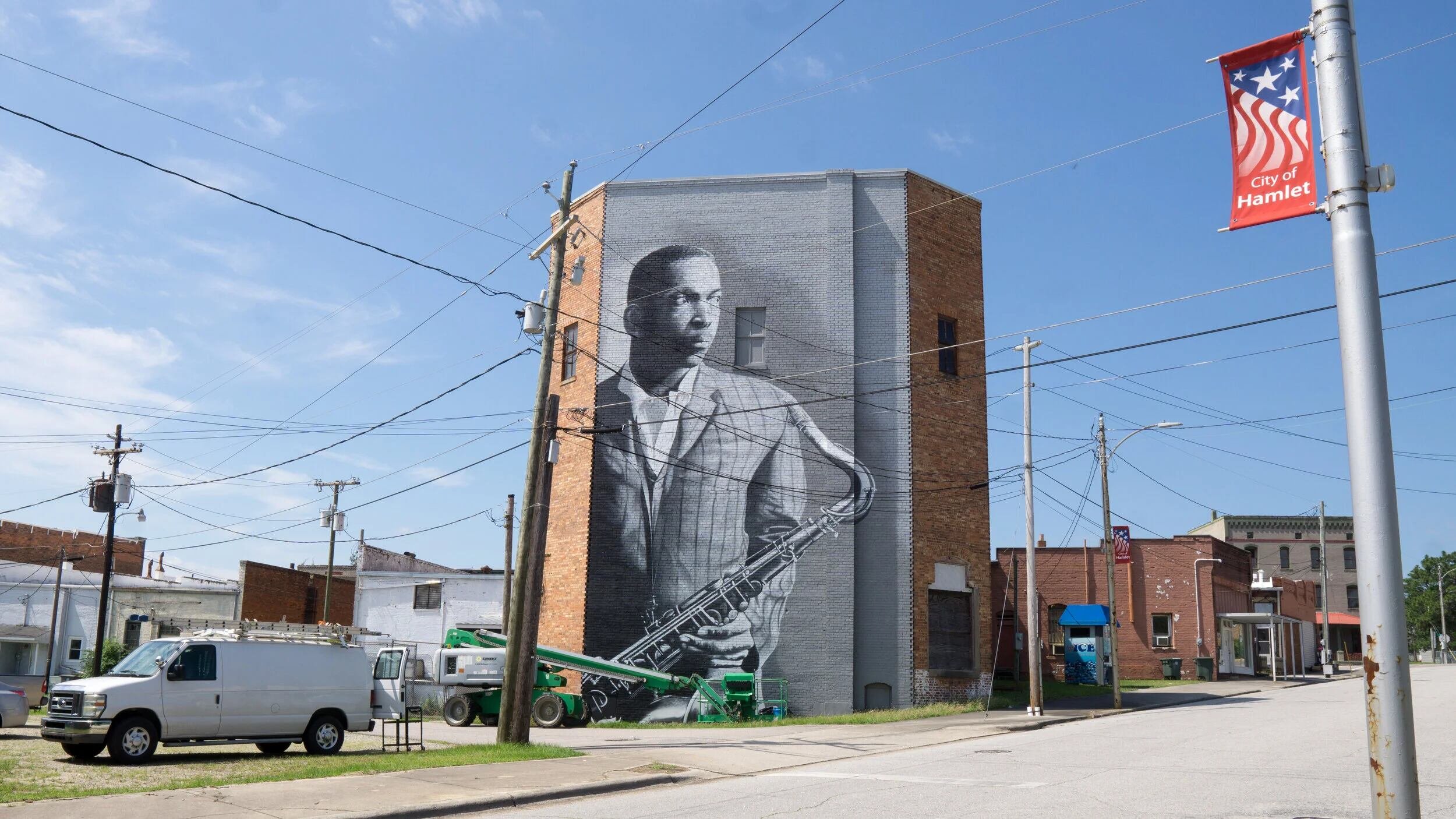 John Coltrane nació el 23 de septiembre de 1926 en Hamlet, Carolina del Norte, y se convirtió en uno de los saxofonistas más influyentes del jazz. Un mural lo recuerda en esa ciudad