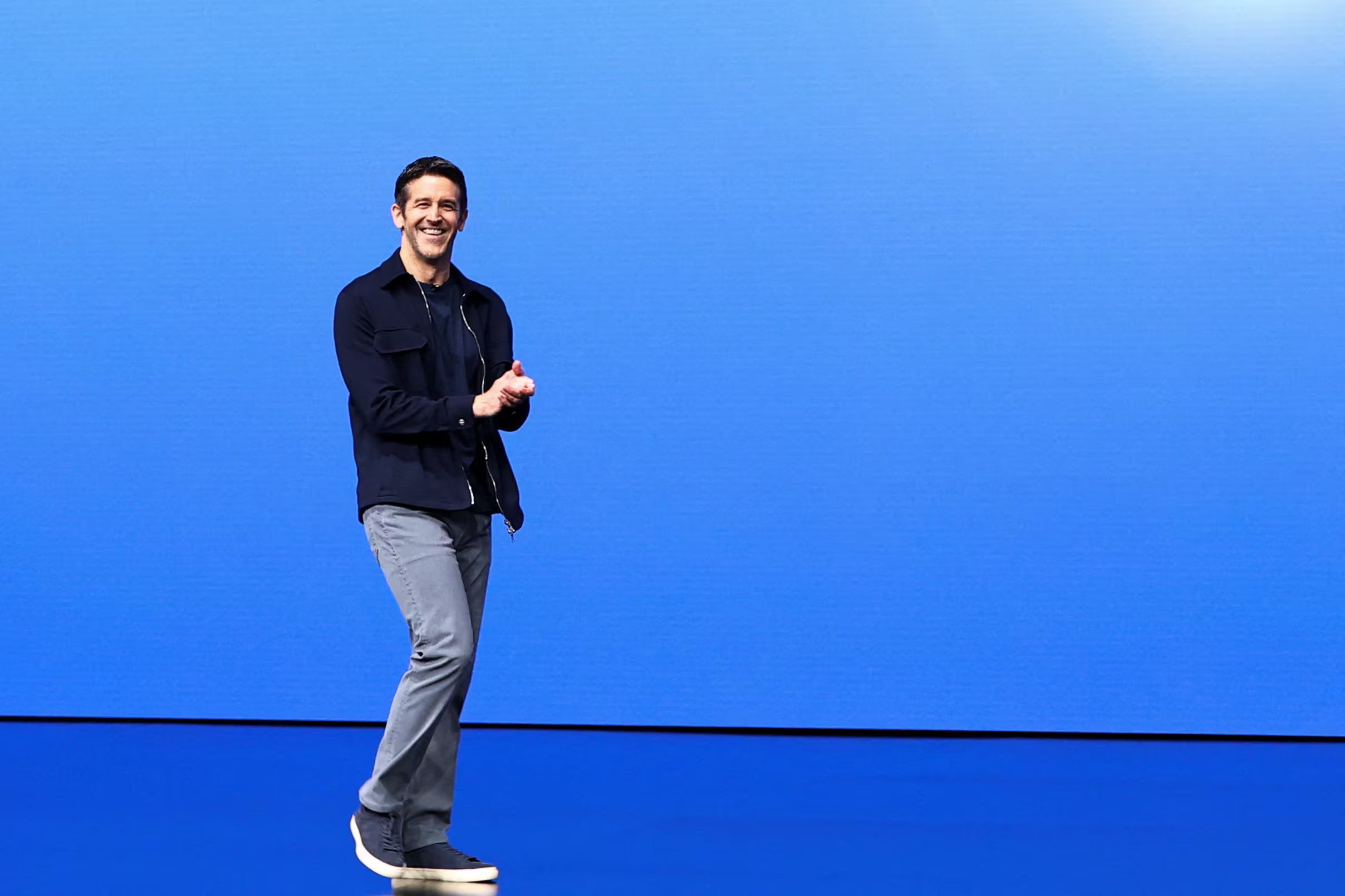 John Ternus se convirtió en el CEO de Apple tras haber estados dos décadas en la compañía. REUTERS/Carlos Barria