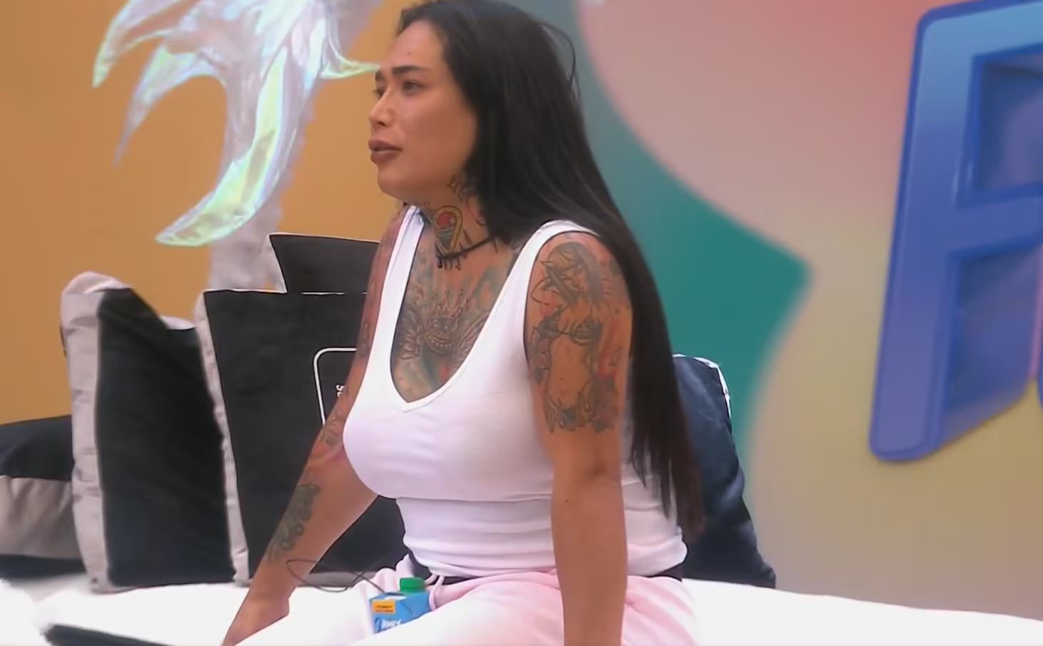 Karina Torres compartió su proceso de transición con sus compañeros dentro de la casa (Captura de pantalla )