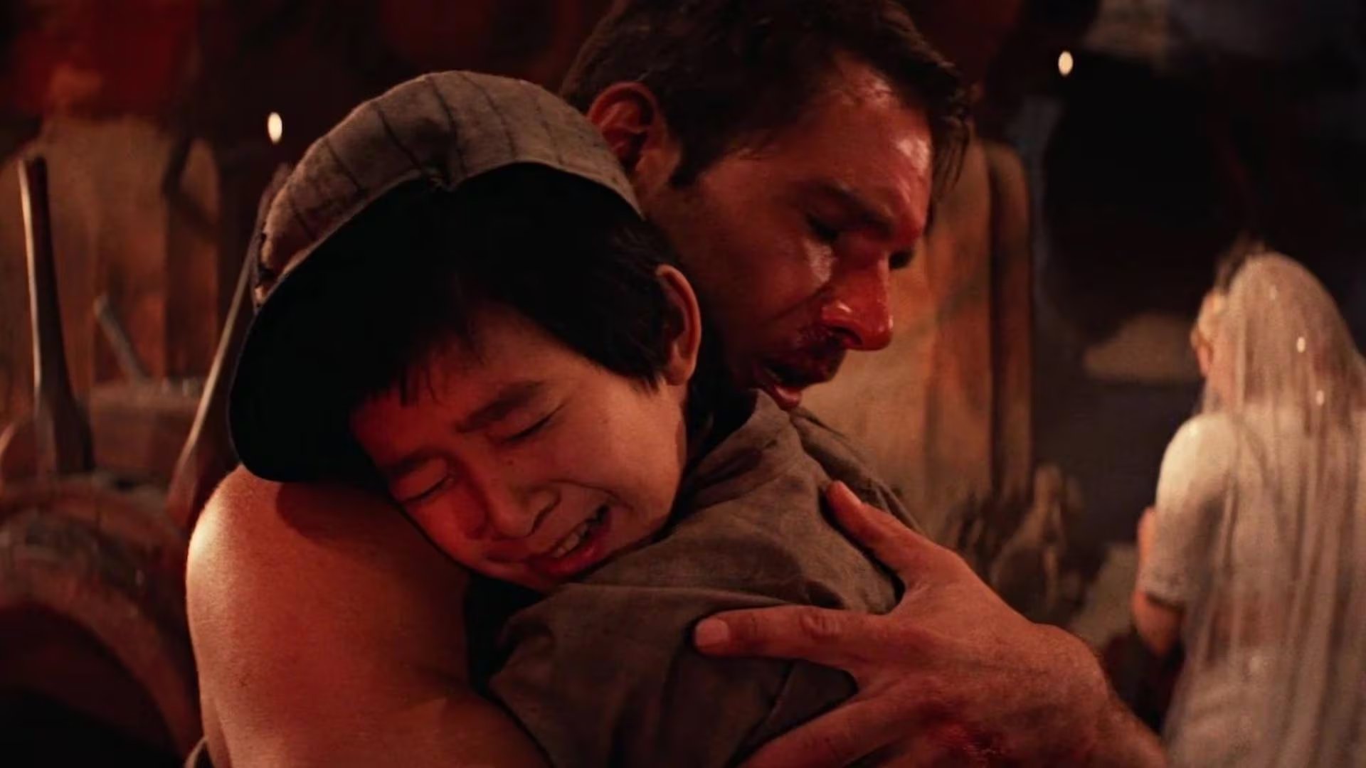 Ke Huy Quan recordó que Harrison Ford, de 40 años durante el rodaje, enfrentaba el calor, los días interminables y el caos de la filmación sin quejarse (Paramount Pictures)