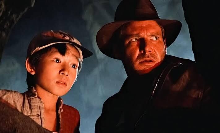 Ke Huy Quan describió su cercanía con Harrison Ford como un vínculo natural que incluyó apoyo en el set, clases de natación y contención ante el miedo (Captura de video)