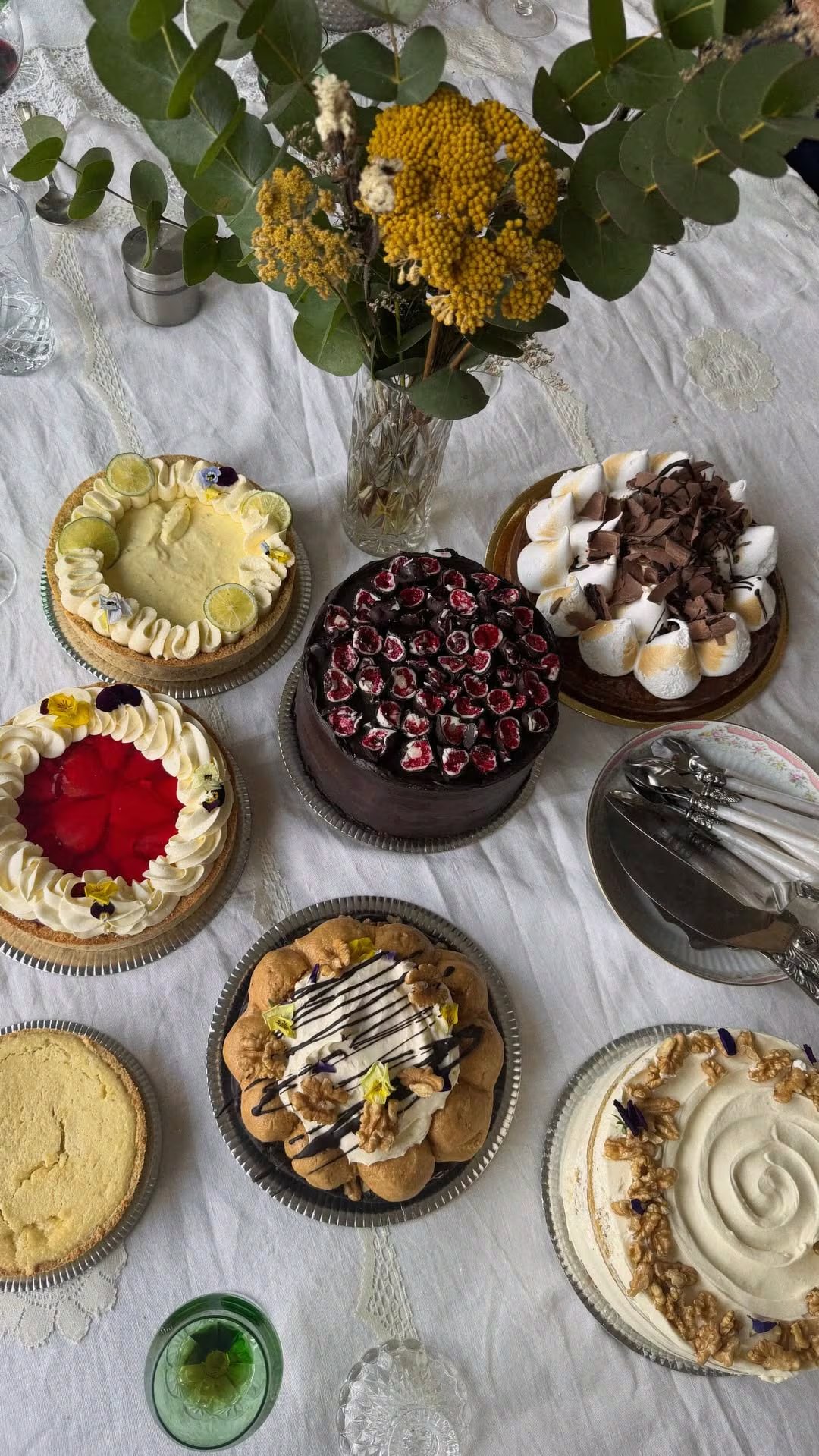 Una variedad de tortas y postres por los que apostó la pareja para el sábado