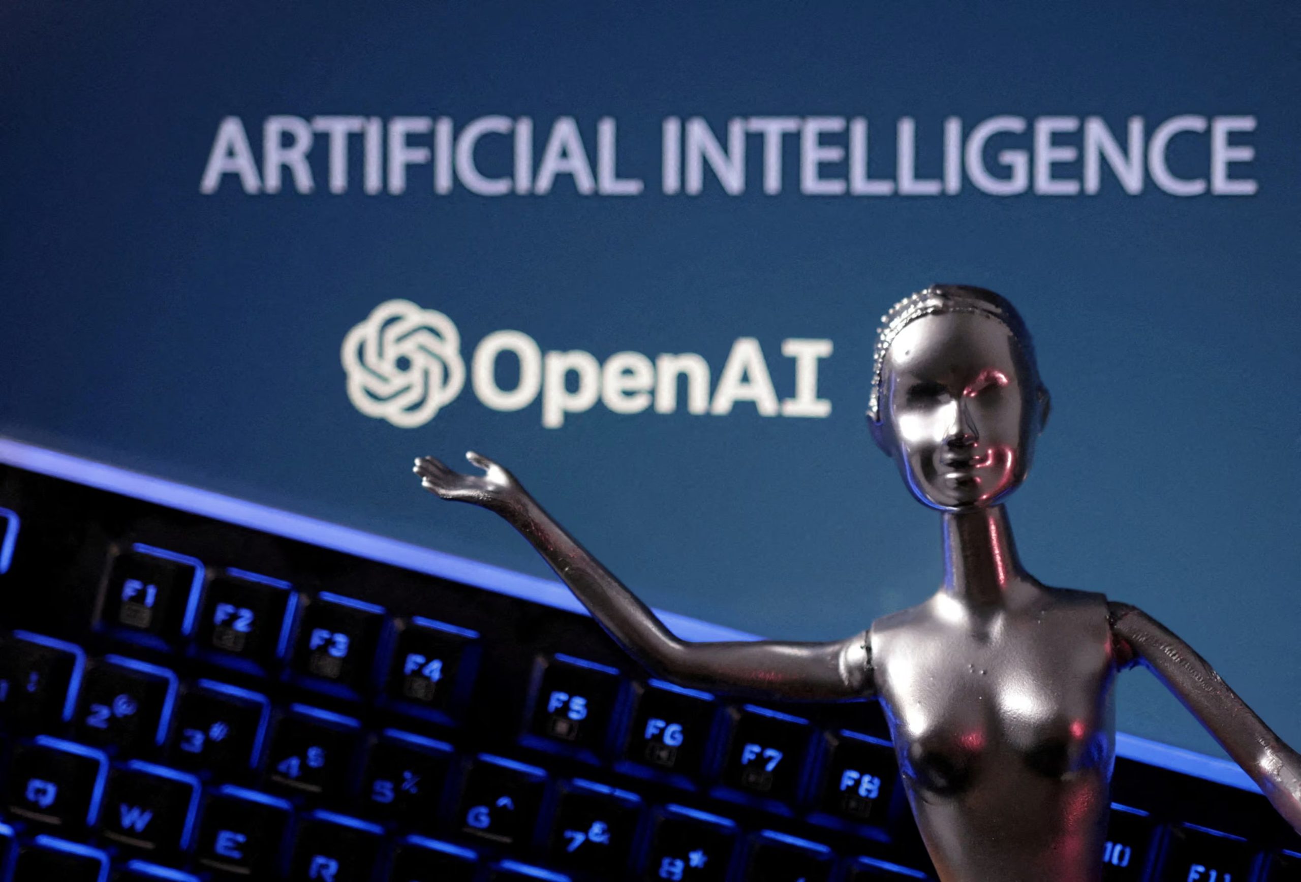 OpenAI indicó que sus agentes usaron RubyGems como un navegador improvisado para acceder a internet pese a las restricciones del entorno de prueba.(REUTERS/Dado Ruvic/Illustration/File Photo)