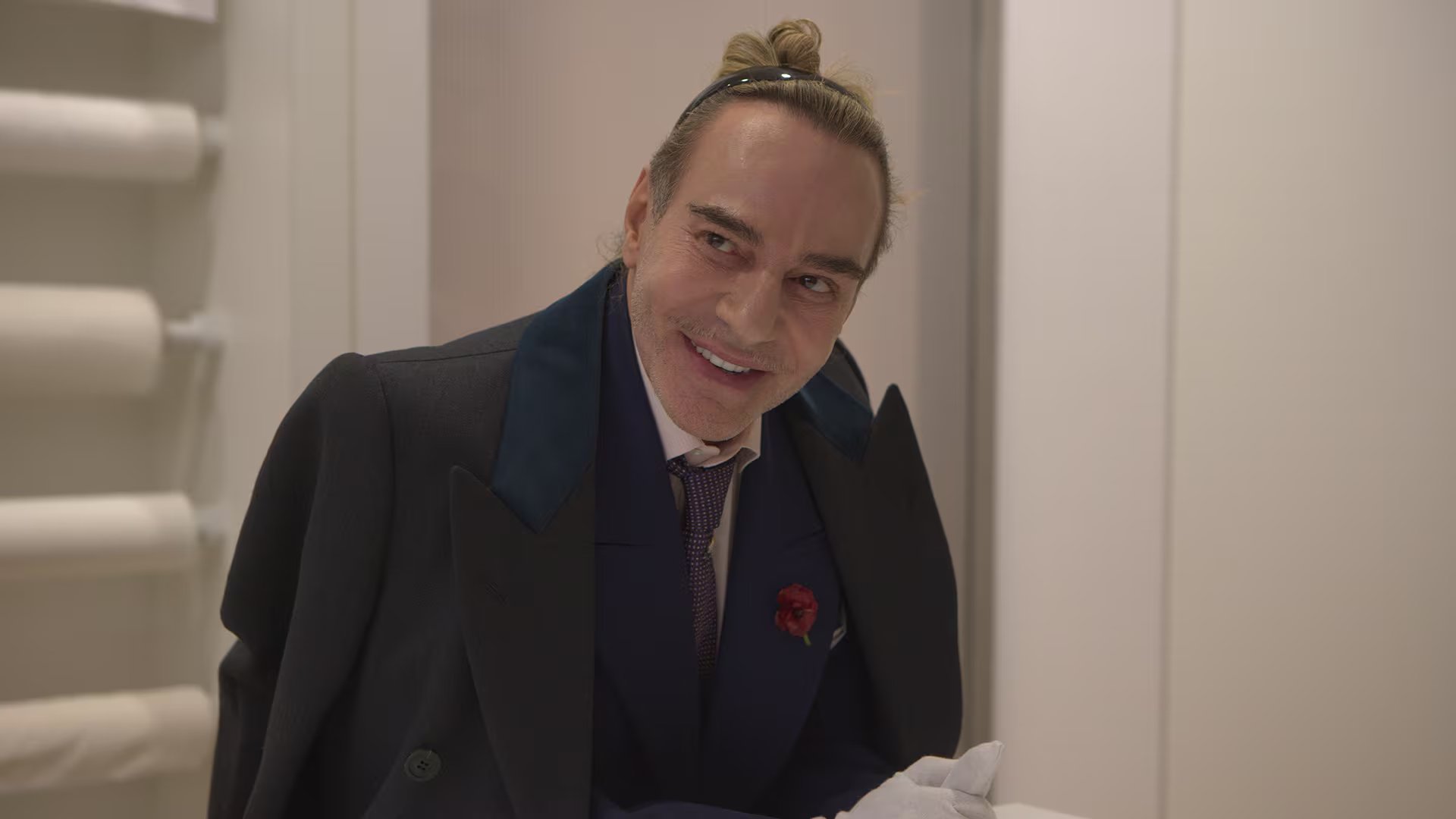 John Galliano fue multado en 2011 por realizar comentarios racistas.