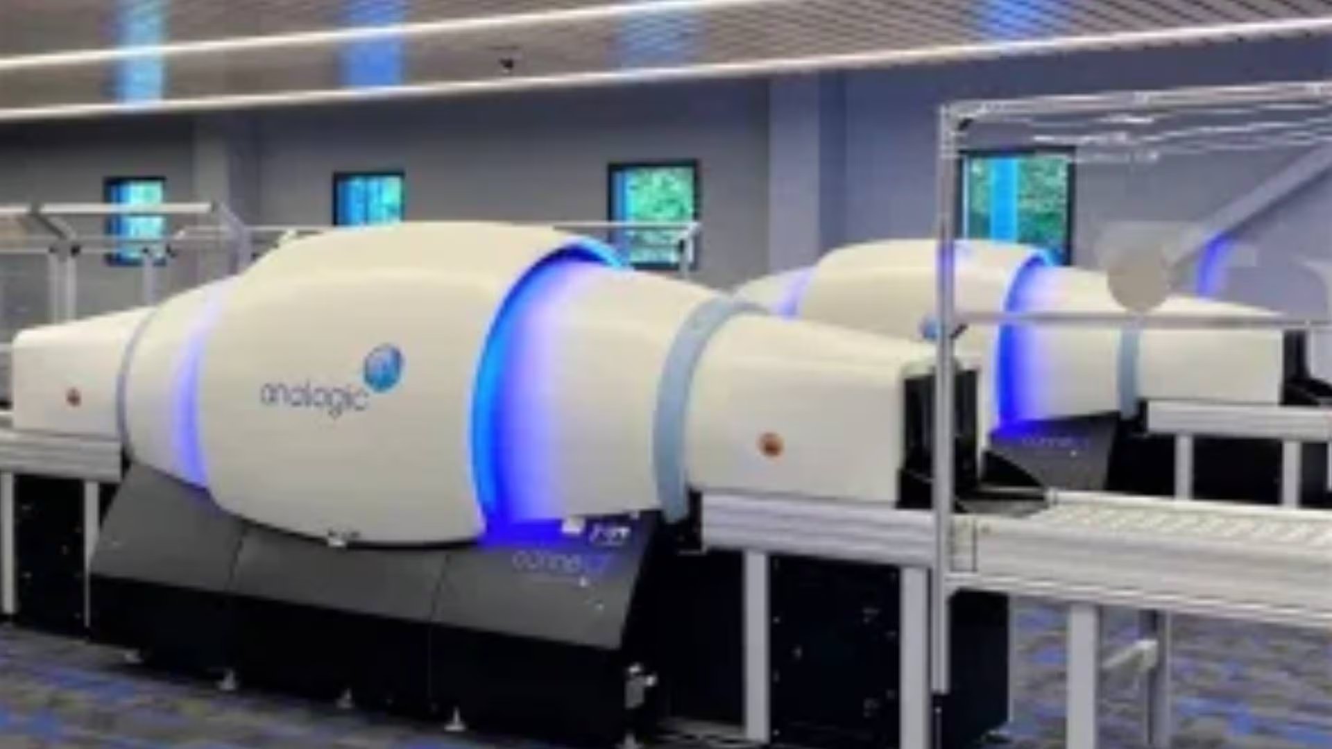 La tecnología utiliza algoritmos para identificar explosivos líquidos y otros artículos de amenaza en las valijas.