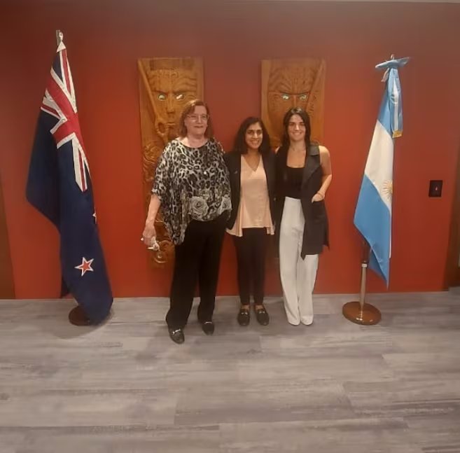 New Zealand junto con los representantes de las embajadas de Nueva Zelanda, estrechando vínculos educativos y culturales (NZPS)