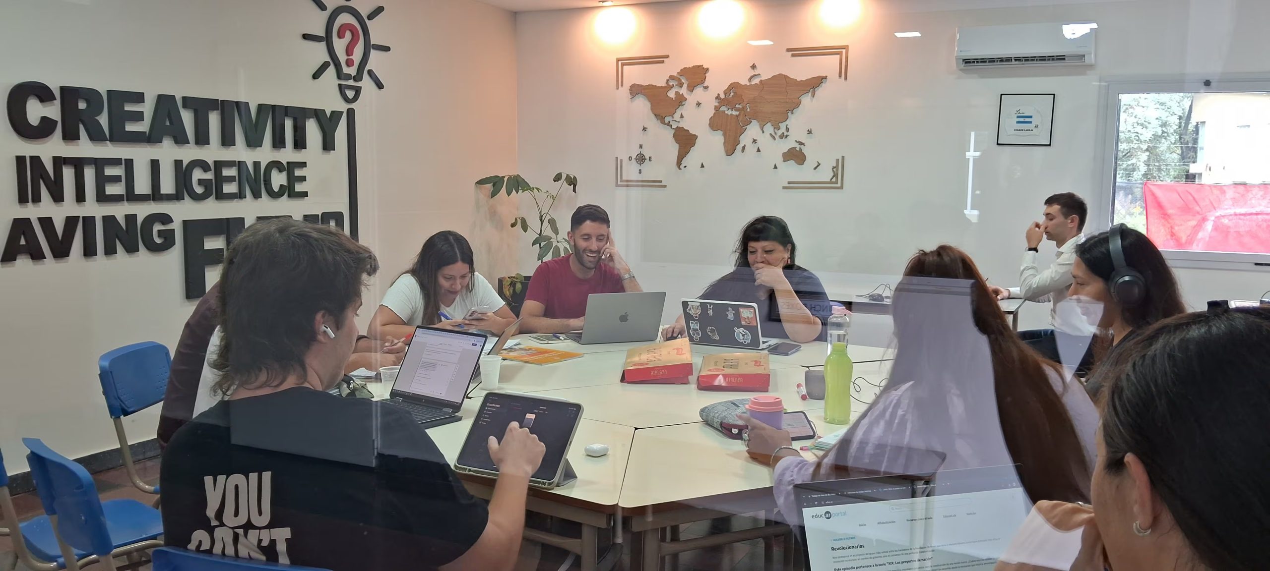 El Programa B-Learning combina la modalidad presencial y virtual para facilitar la escolaridad de atletas de alta competencia. (NZPS)