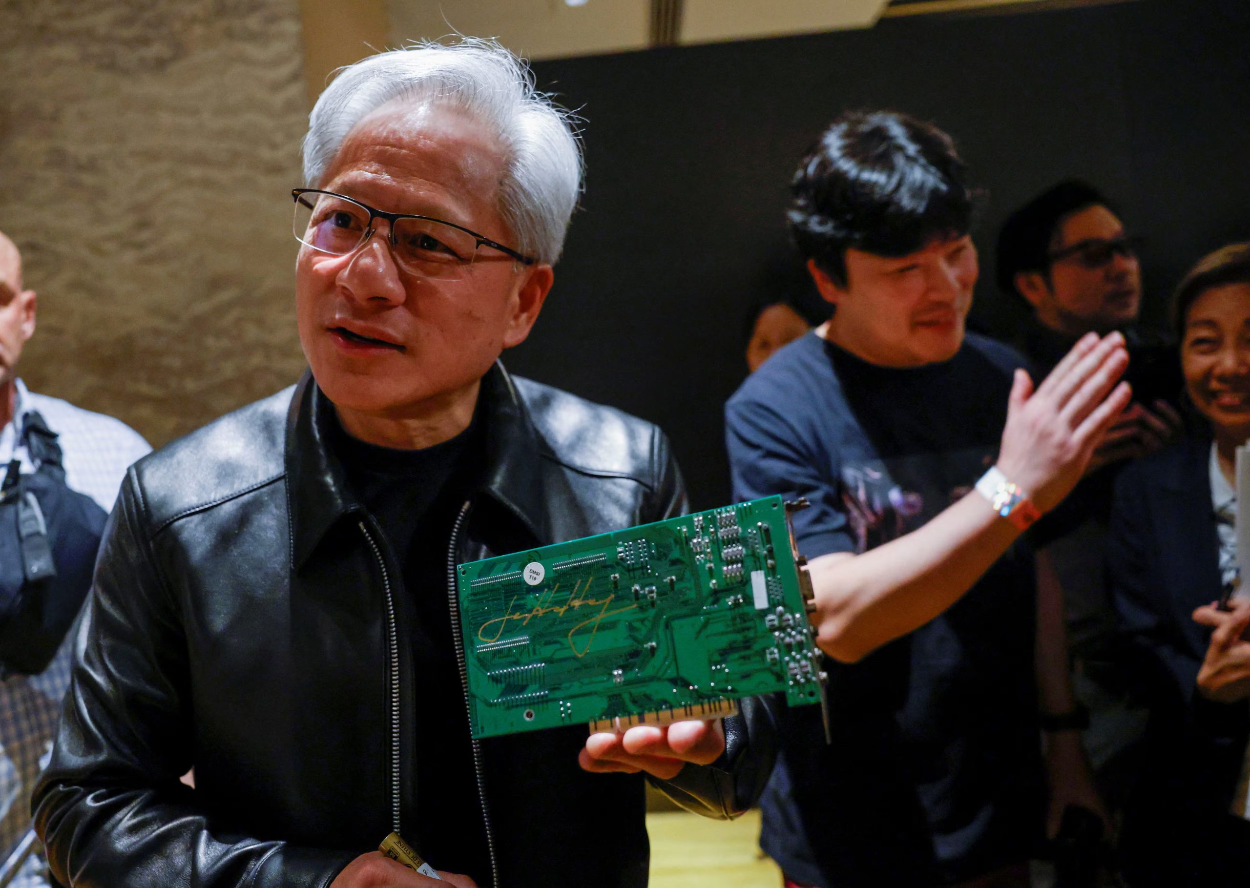 Huang sostuvo que su función como director ejecutivo de Nvidia no es dar órdenes, sino crear condiciones para que otros hagan de su empleo su obra de vida. (REUTERS/Manami Yamada)