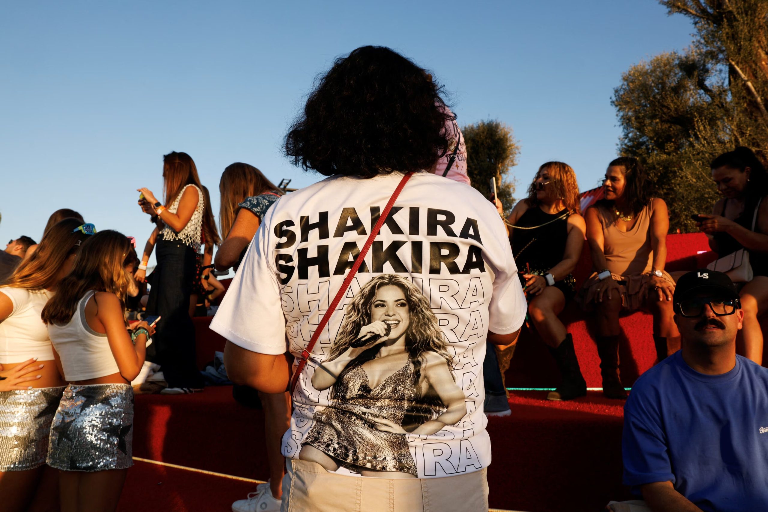 Fans de Shakira en Madrid. (REUTERS/Susana Vera)
