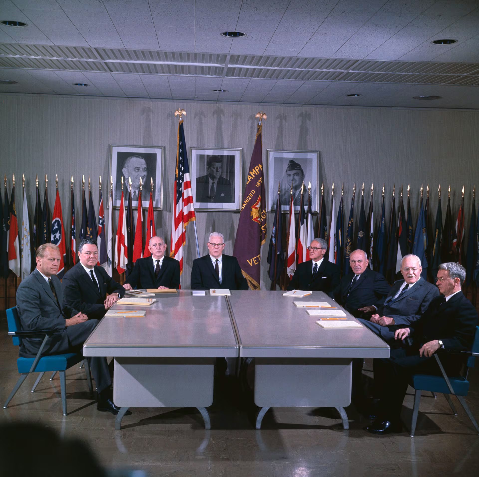 La Comisión Warren concluyó que Lee Harvey Oswald actuó en soledad en el asesinato del presidente John F. Kennedy