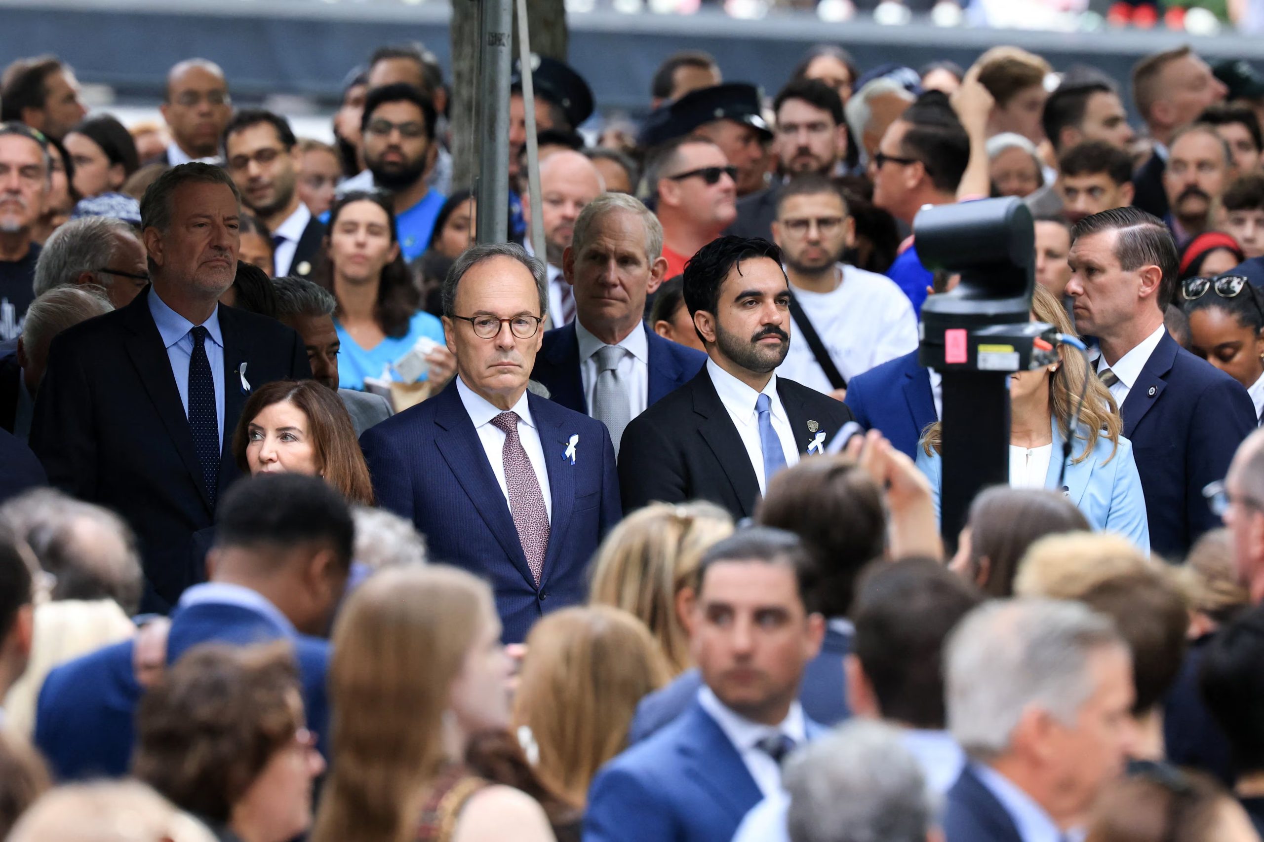 El alcalde de la ciudad de Nueva York, Zohran Mamdani, asiste a una ceremonia conmemorativa del 25 aniversario de los atentados del 11 de septiembre de 2001 contra el World Trade Center, en la ciudad de Nueva York, el 11 de septiembre de 2026. (REUTERS/Brendan McDermid)