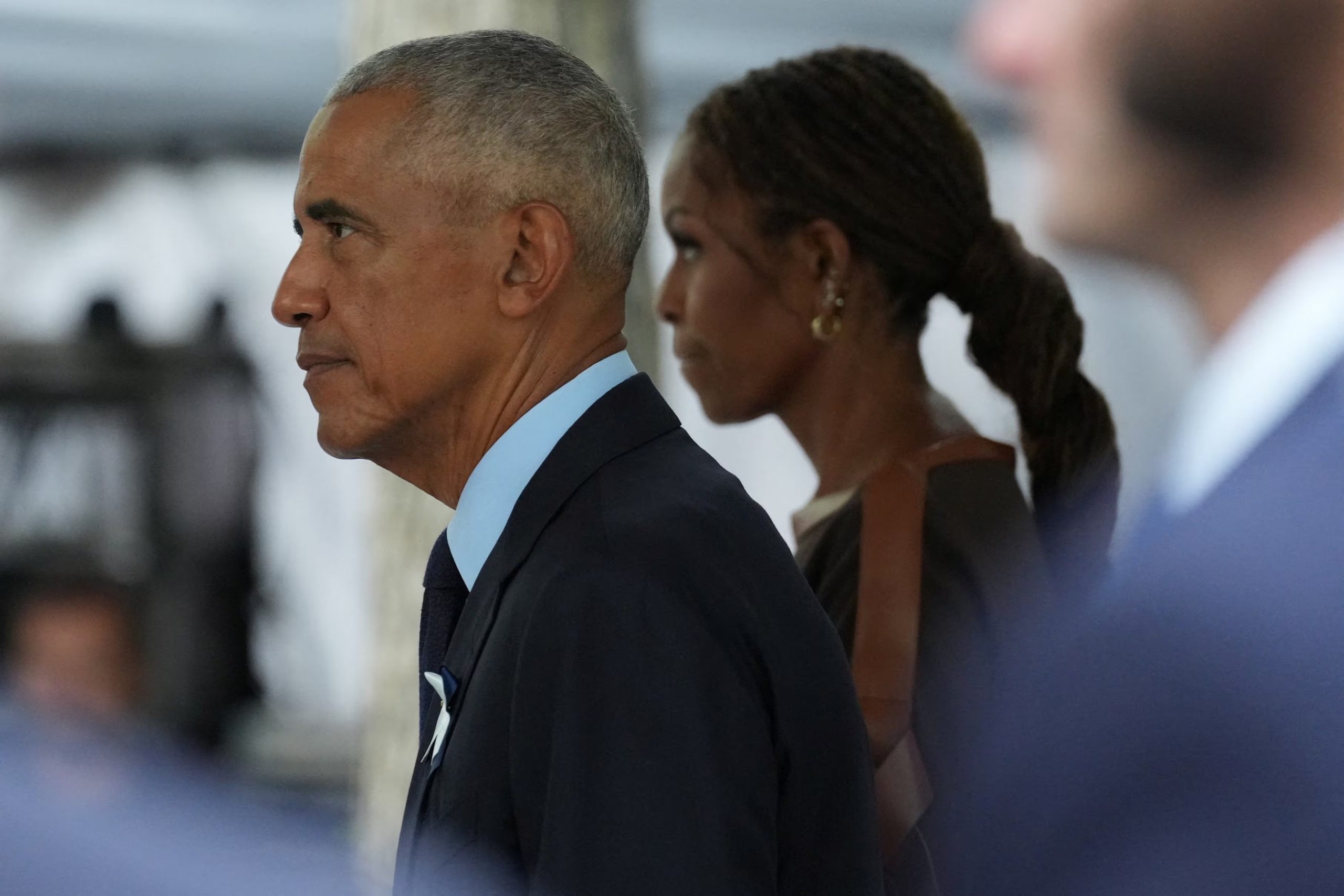 El expresidente Barack Obama y la exprimera dama Michelle Obama llegan al monumento conmemorativo del 25.º aniversario de los atentados del 11 de septiembre de 2001, el viernes 11 de septiembre de 2026, en Nueva York (Adam Gray/Pool vía REUTERS)
