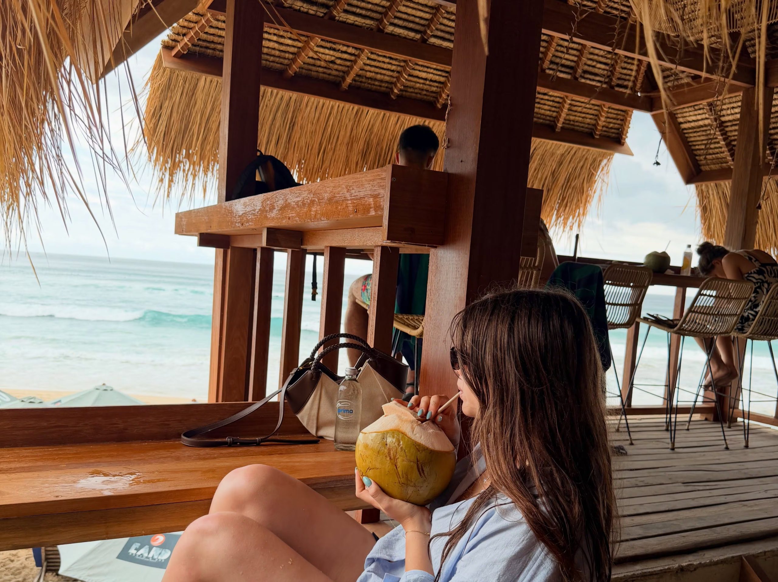 India disfrutó de agua de coco frente al mar (Instagram)