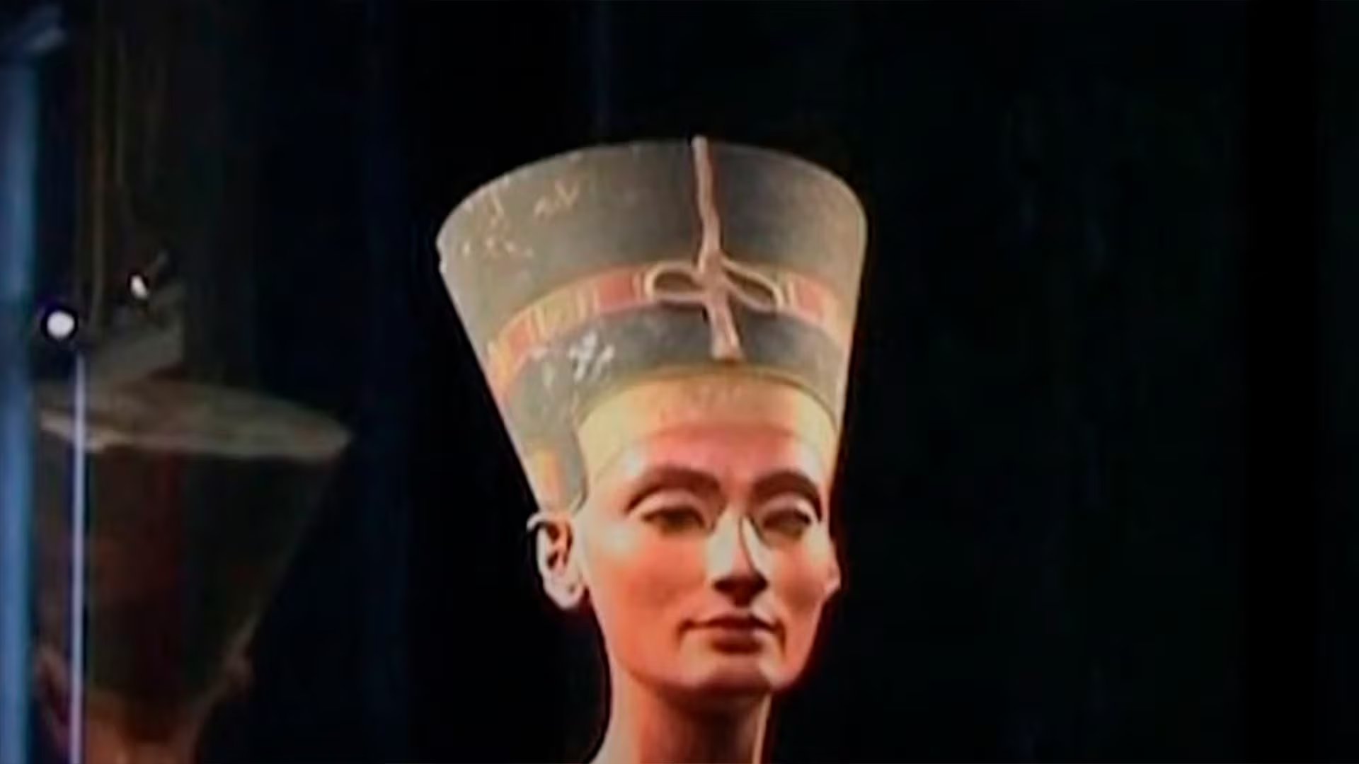 Nefertiti continúa sin una tumba identificada de forma definitiva, los nuevos registros no aportan restos ni inscripciones de la reina (Captura de video)