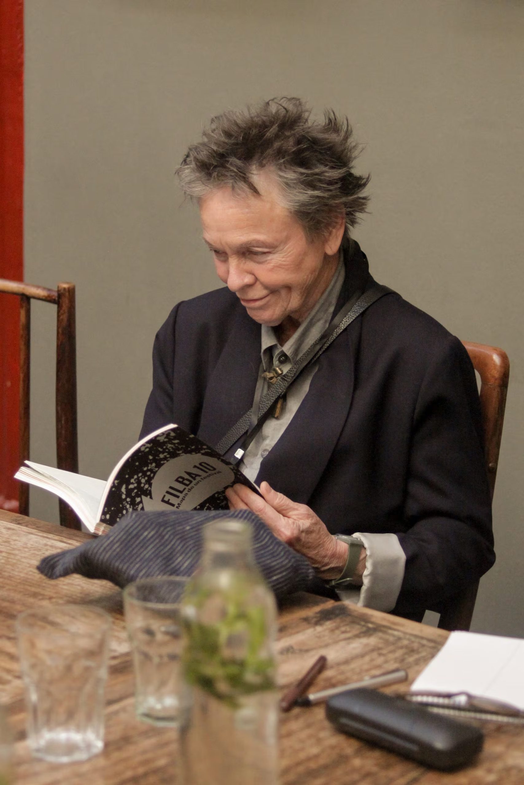 Laurie Anderson desarrolló una trayectoria como escritora, directora, compositora, artista visual, música y autora de 10 libros