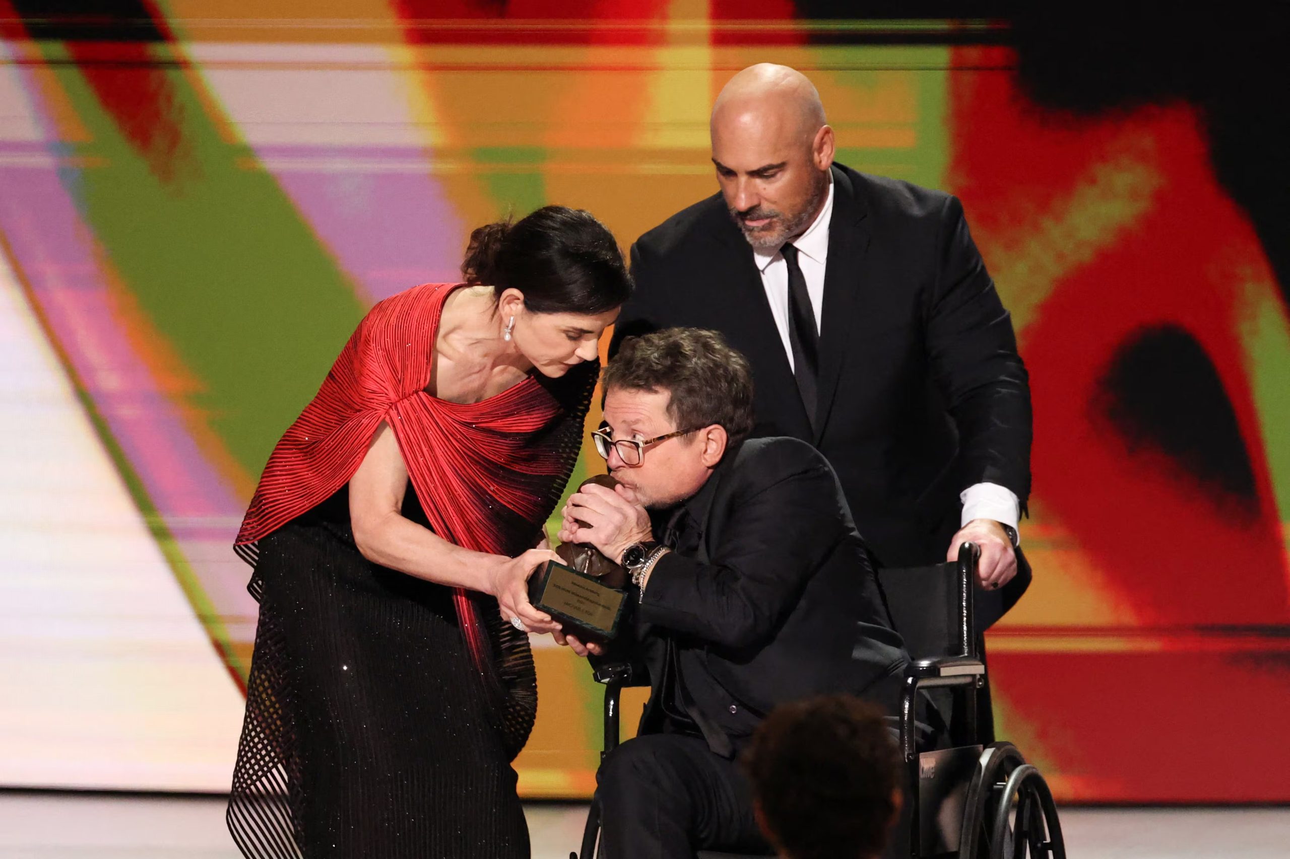 El actor recibió uno de los reconocimientos especiales de la noche durante la ceremonia celebrada en Los Ángeles.REUTERS/Mario Anzuoni