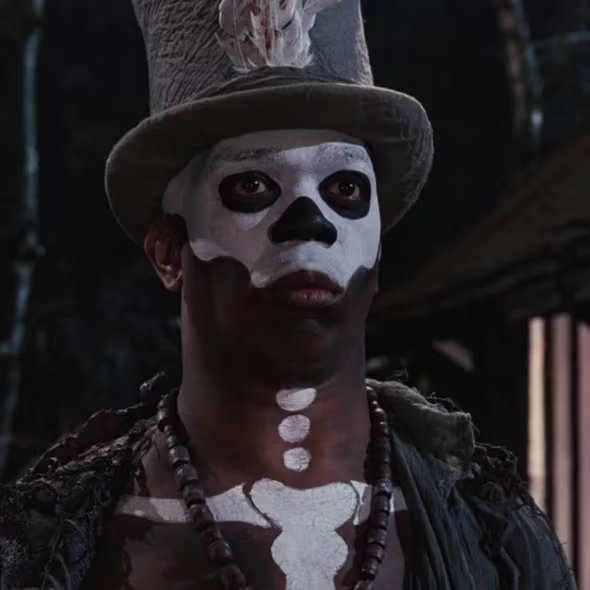 Geoffrey Holder interpreta a Baron Samedi en 
