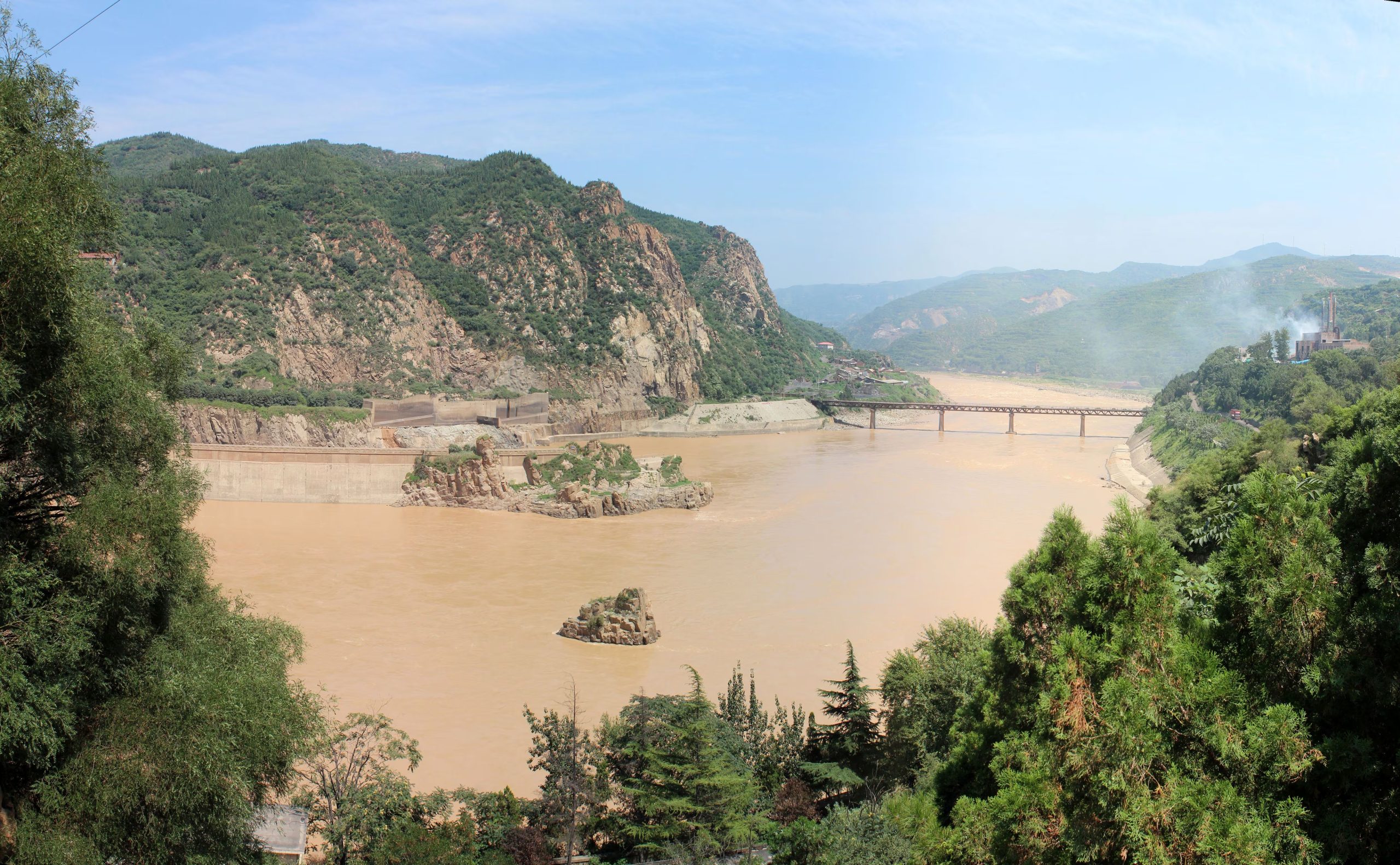El Huang He recibe el nombre de río Amarillo debido al limo que arrastra a su paso por la meseta de Loes (Wikipedia)