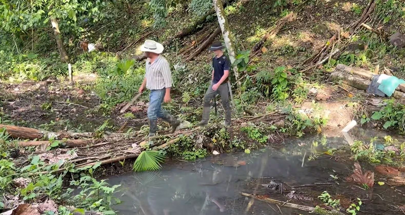 William Porter regresó a Ecuador décadas después de haberse criado en la selva amazónica hasta los 15 años (Captura de video @josueyeli/Youtube)