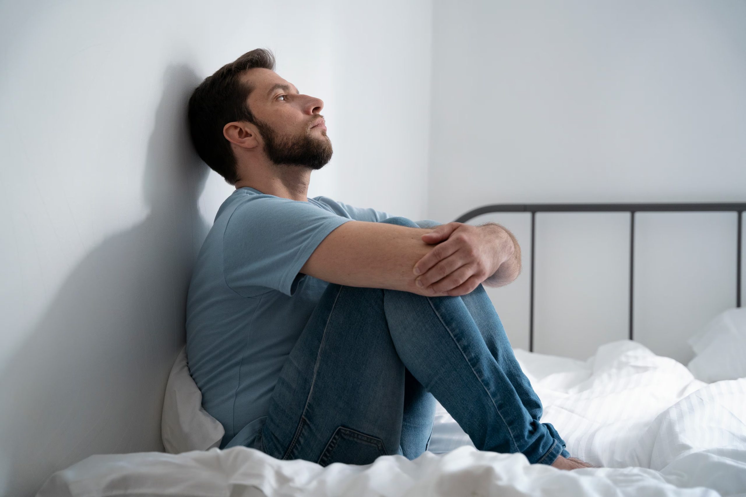 Un estudio de la Universidad de Zúrich publicado en 2026 analizó cómo las personas recuperan una imagen positiva de sí mismas después de un evento negativo. (Freepik)