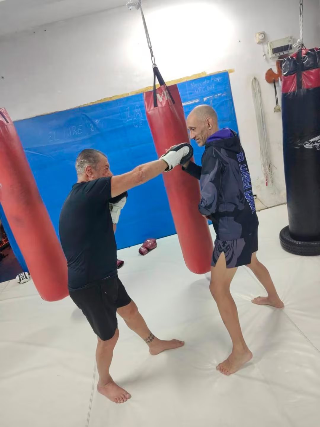 Luis Djubelian camina desde su casa en Villa Devoto hasta el gimnasio y también recorre 13 cuadras para practicar kickboxing tres veces por semana.