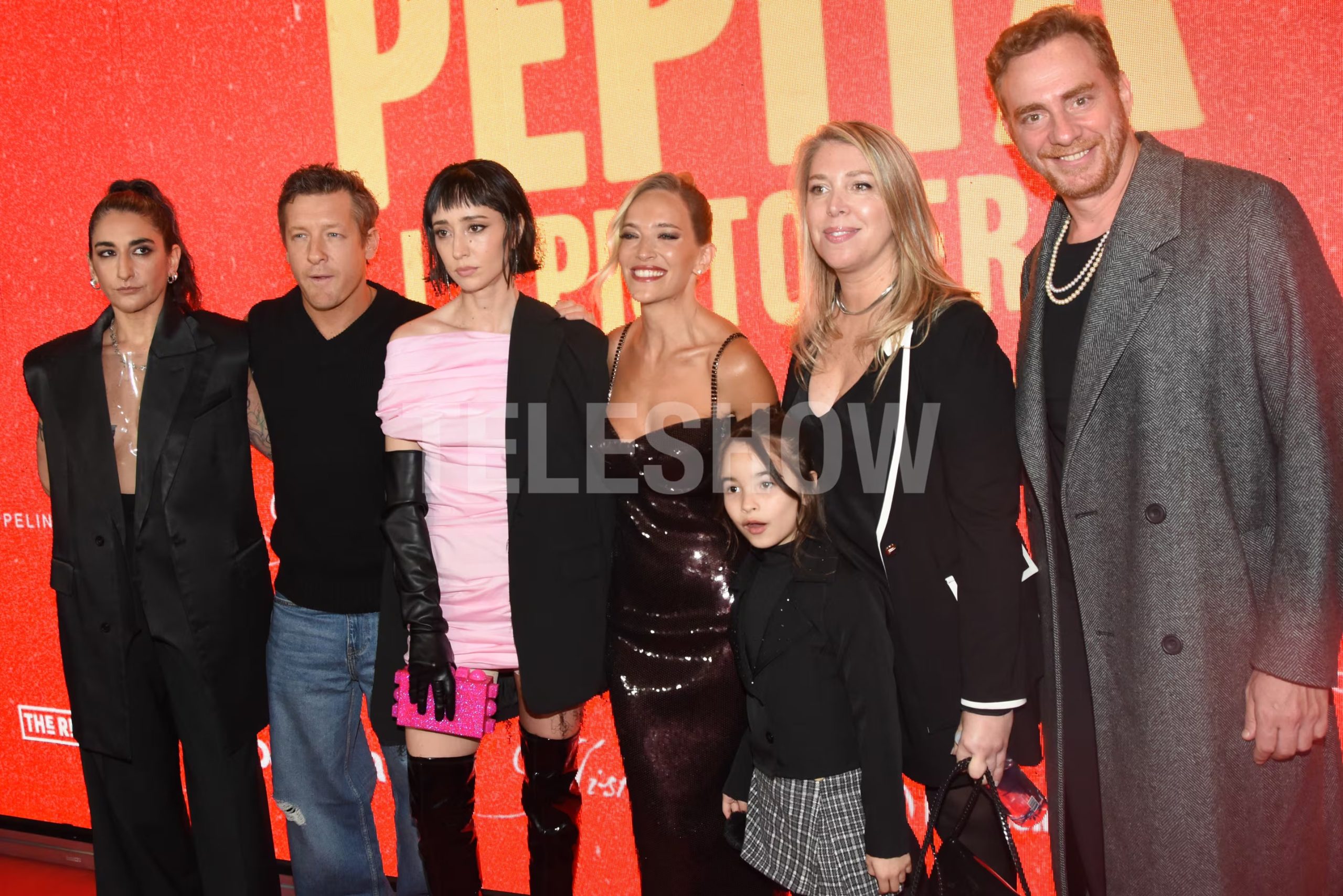 Los actores Charo López, Gustavo Bassani, Camila Peralta, Luisana Lopilato, Malena Ferreyra y Claudio Tolcachir, junto a Lucía Puenzo, la directora del filme