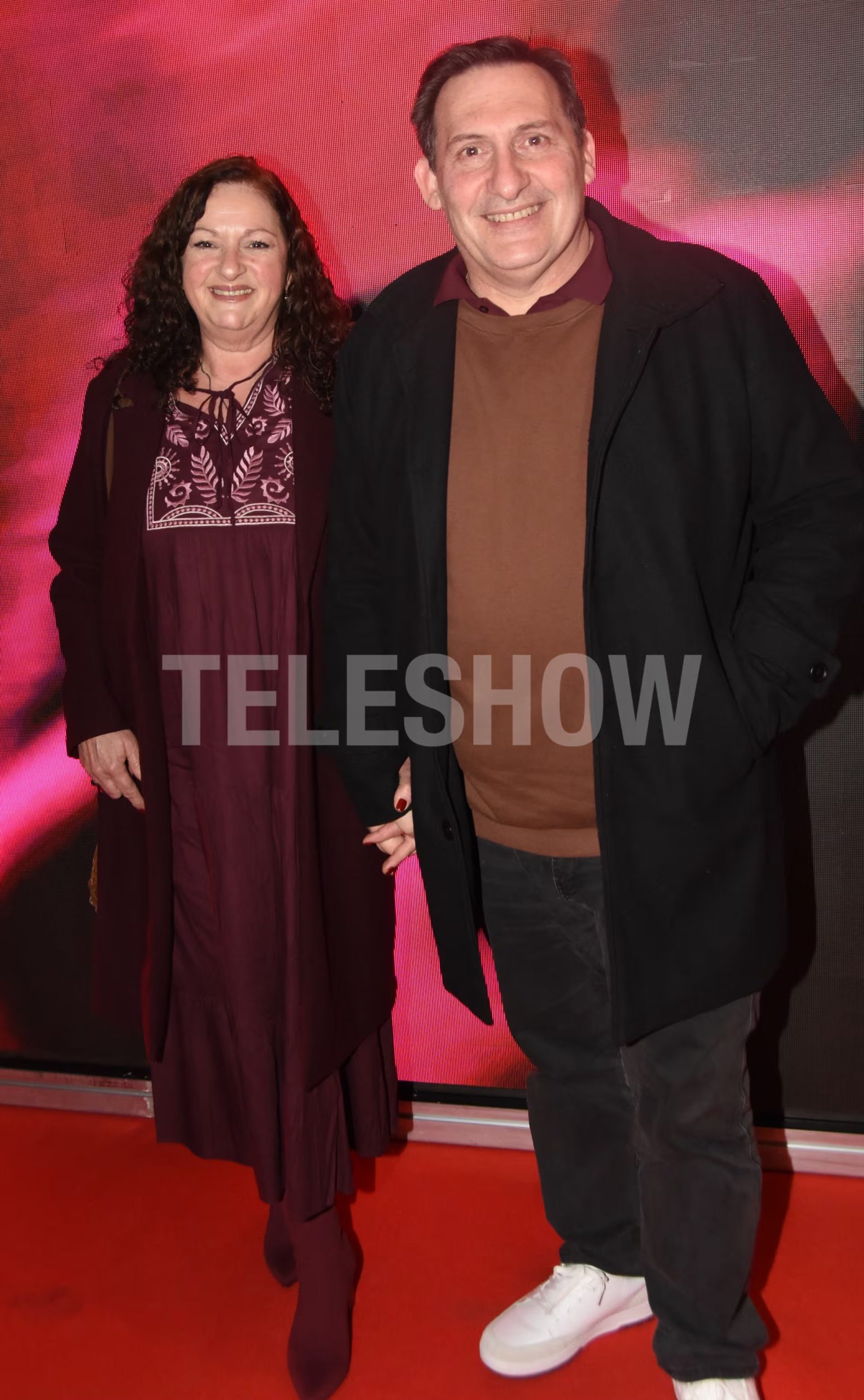 Tomados de la mano y muy sonrientes, el periodista policial Paulo Kablan y su esposa Edith Garibotti disfrutaron de la noche de gala previa a la función