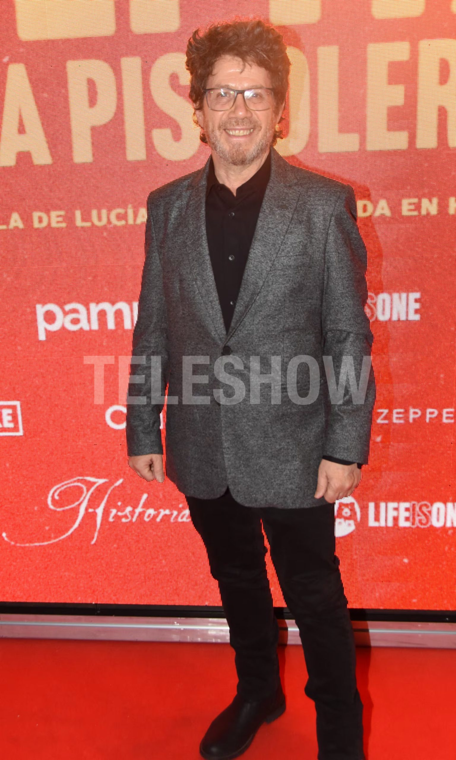Muy cálido con la prensa, Peto Menahem posó sonriente minutos antes de ingresar a la sala de proyección
