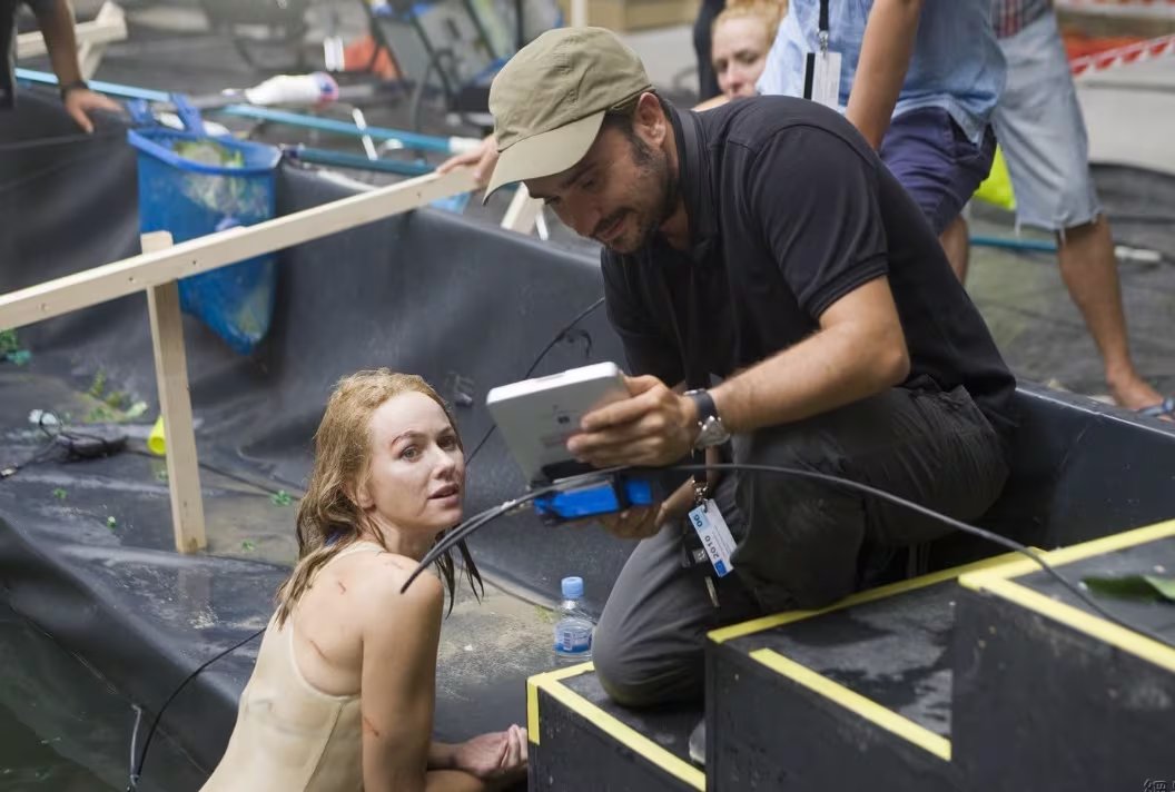 Naomi Watts y Juan Antonio Bayona en el rodaje de 'Lo imposible'. (Apaches Entertainment)