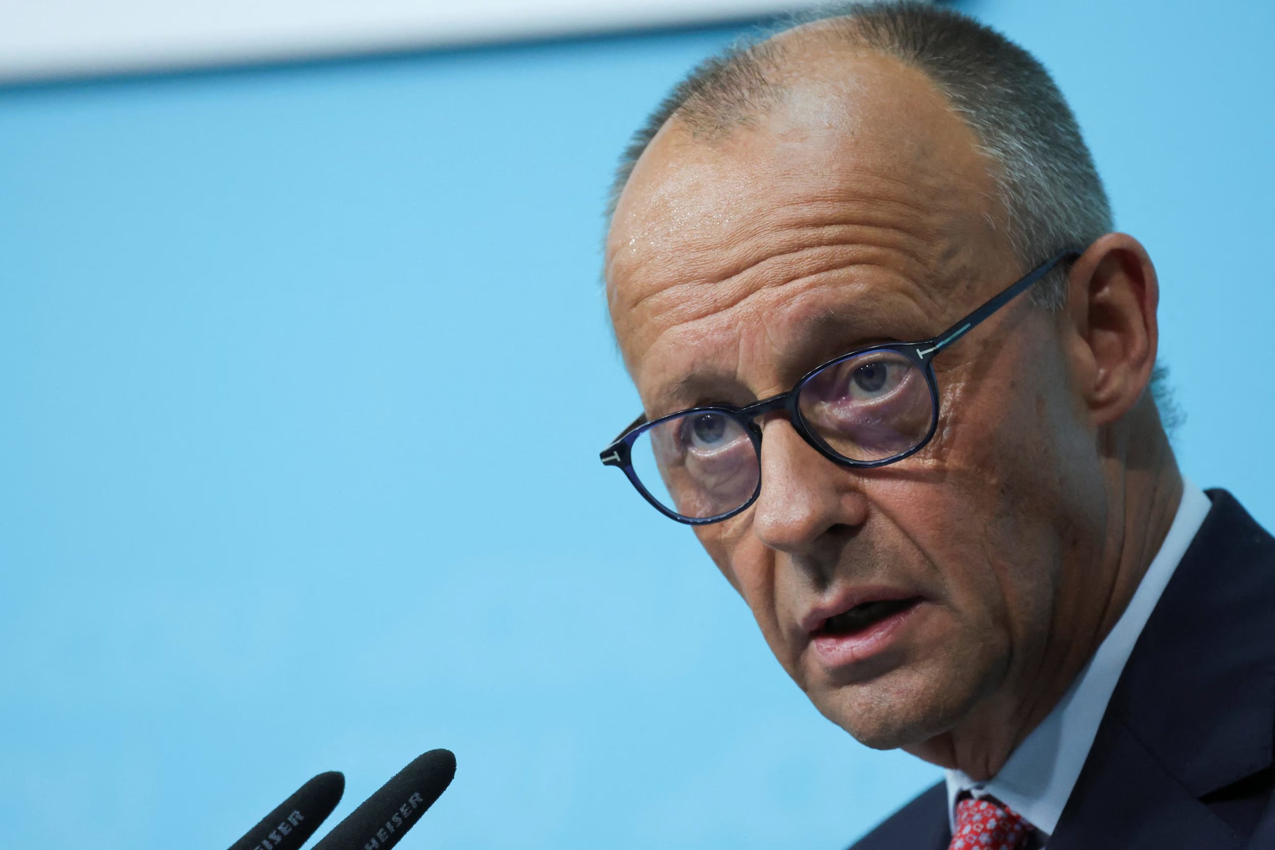 El canciller alemán y líder de la Unión Demócrata Cristiana (CDU), Friedrich Merz, habla durante un mitin de campaña electoral de la CDU en apoyo del principal candidato de su partido, Stefan Evers, antes de las elecciones estatales en Berlín, Alemania, el 17 de septiembre de 2026 (REUTERS/Fabrizio Bensch)