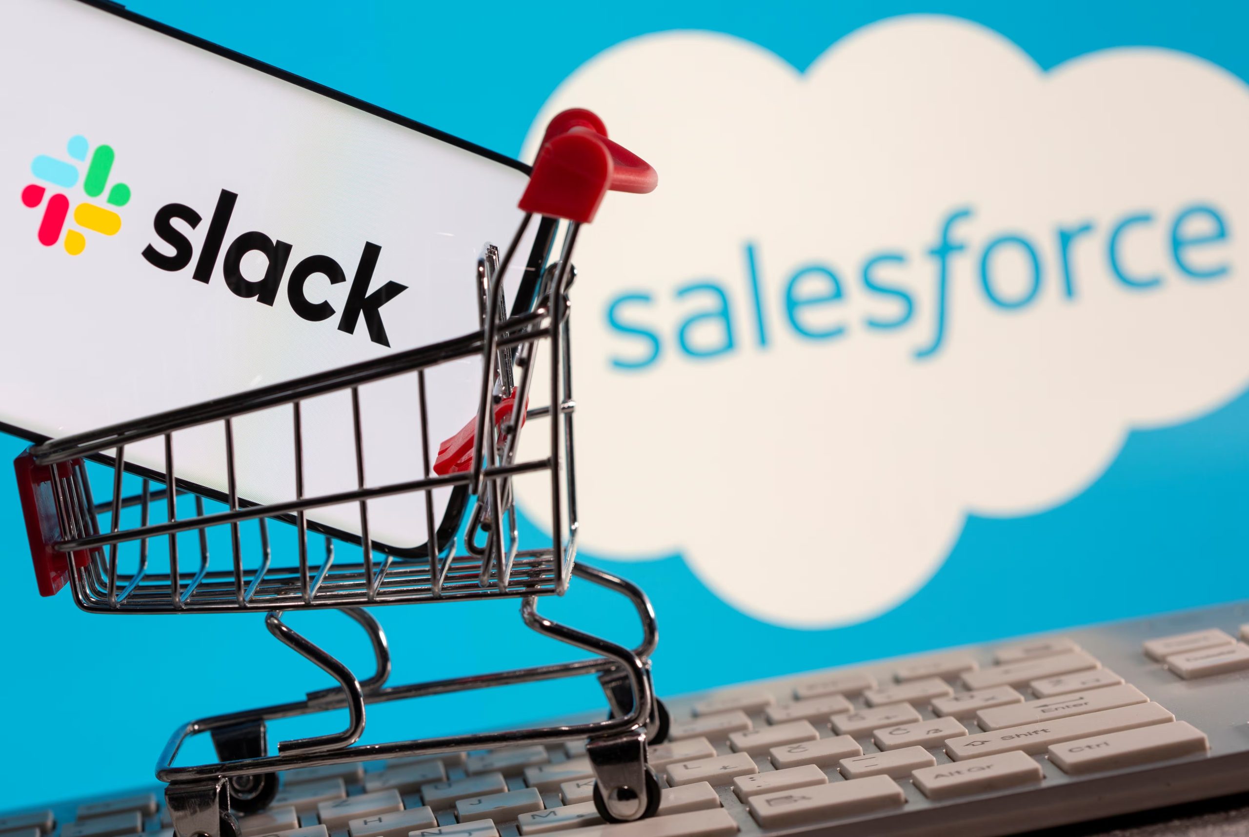 Para los desarrolladores, Slack funciona como un punto de control central que une a los equipos con todo su ecosistema de herramientas de software.
REUTERS/Dado Ruvic