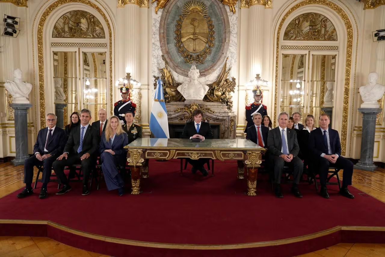 Javier Milei habló acompañado por su Gabinete de ministros