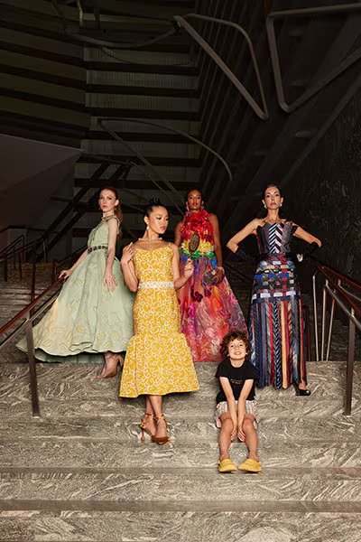 Max Alexander obtuvo dos récords Guinness al convertirse en el diseñador de moda más joven en desfilar en Denver y en presentar una pasarela en la Semana de la Moda de París (Créditos: Guinness World Records)