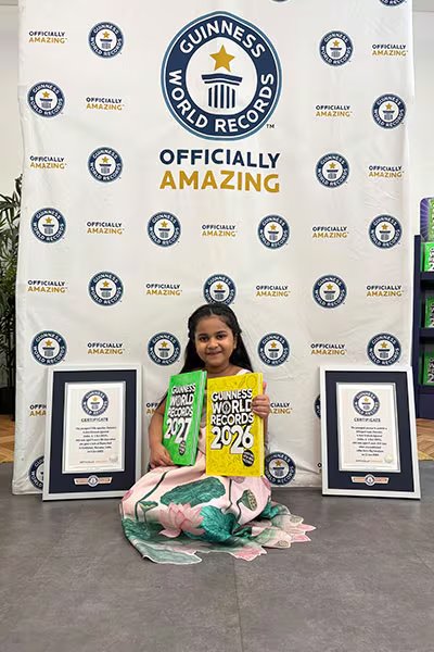 Anvi Vishesh Agrawal publicó un libro bilingüe a los cuatro años y antes de cumplir seis fue reconocida como la oradora TEDx más joven en la categoría femenina (Créditos: Guinness World Records)