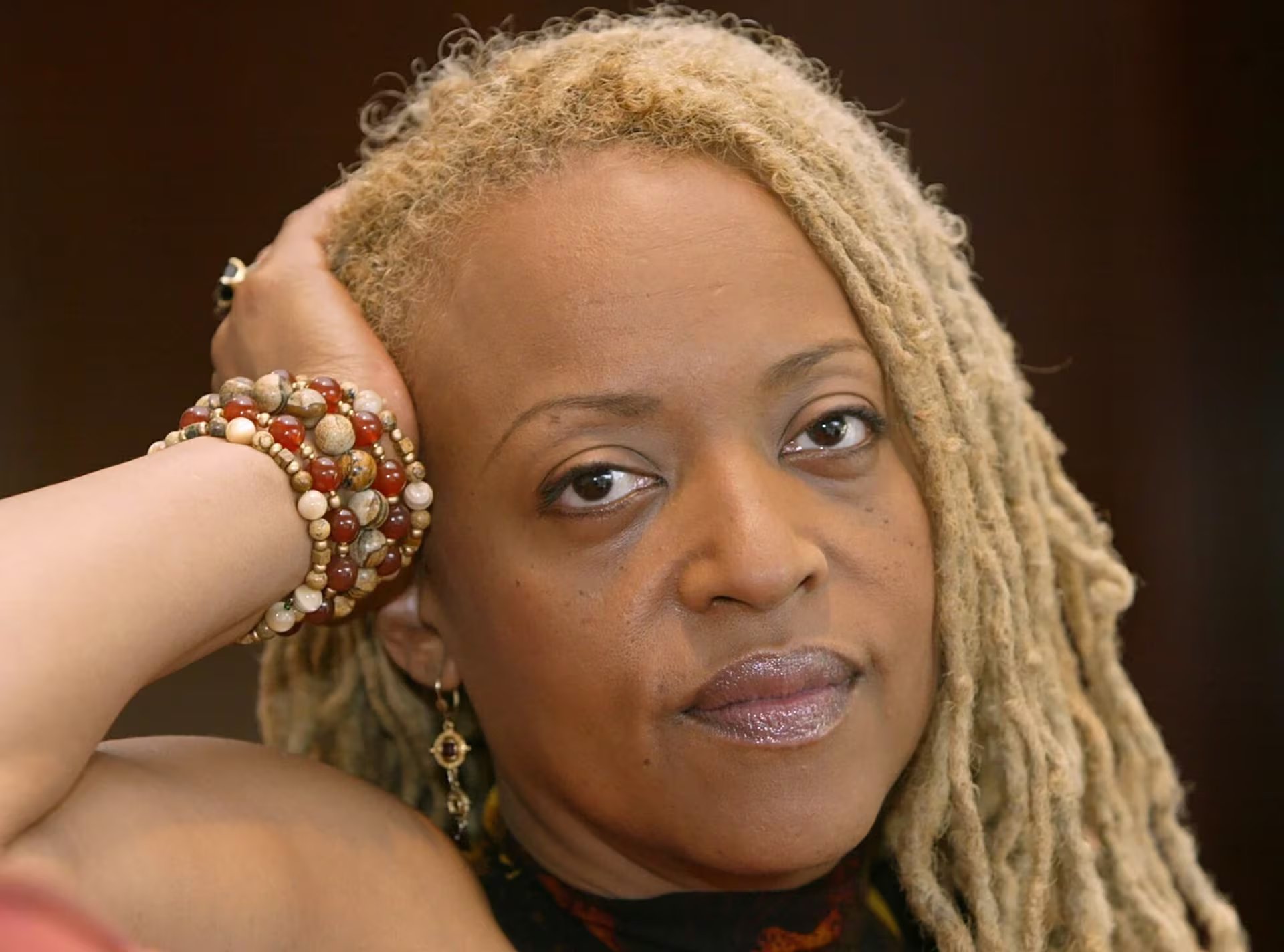 Tras formarse en Misisipi y Nueva Orleans, Cassandra Wilson se mudó a Nueva York y se integró al M-Base Collective de Steve Coleman. (AP News)