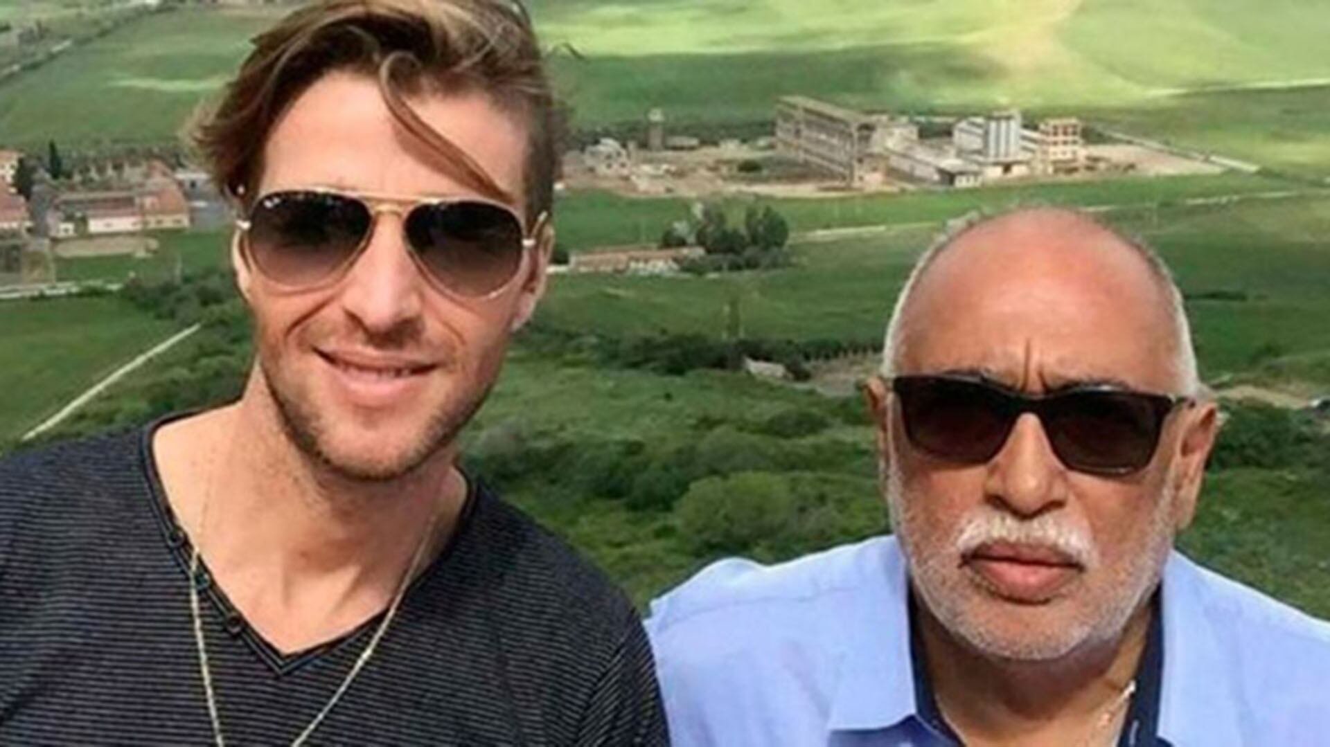 Oscar junto a quien fue su pareja durante tres años, el periodista uruguayo 
